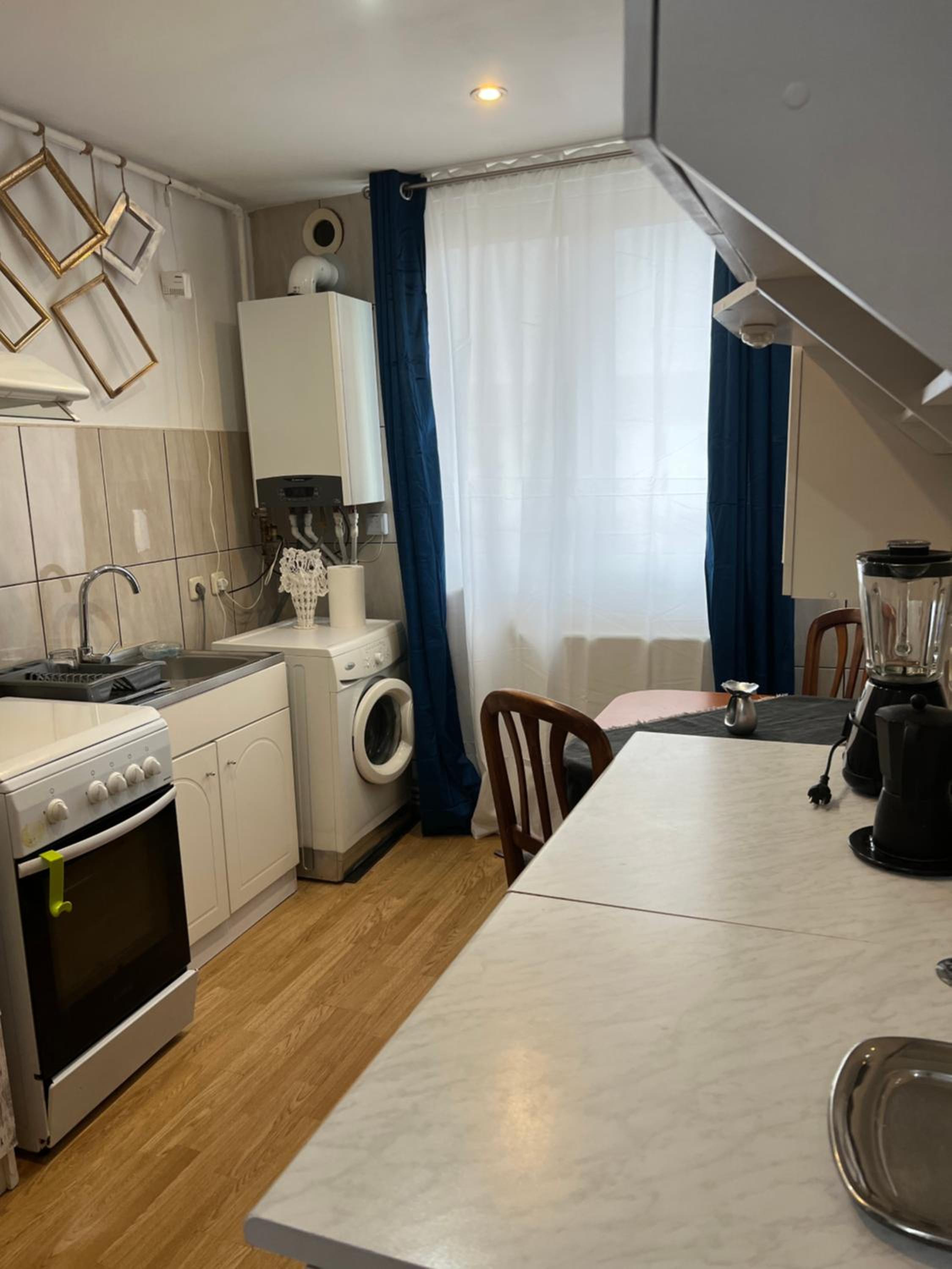 One-Bedroom Apartment photo 2