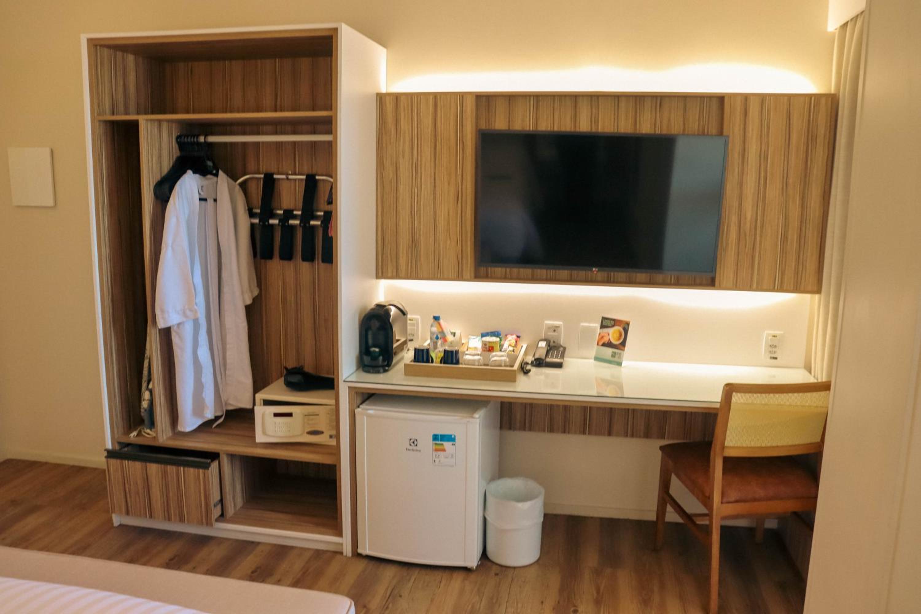 Business Class Double Room thumbnail 5