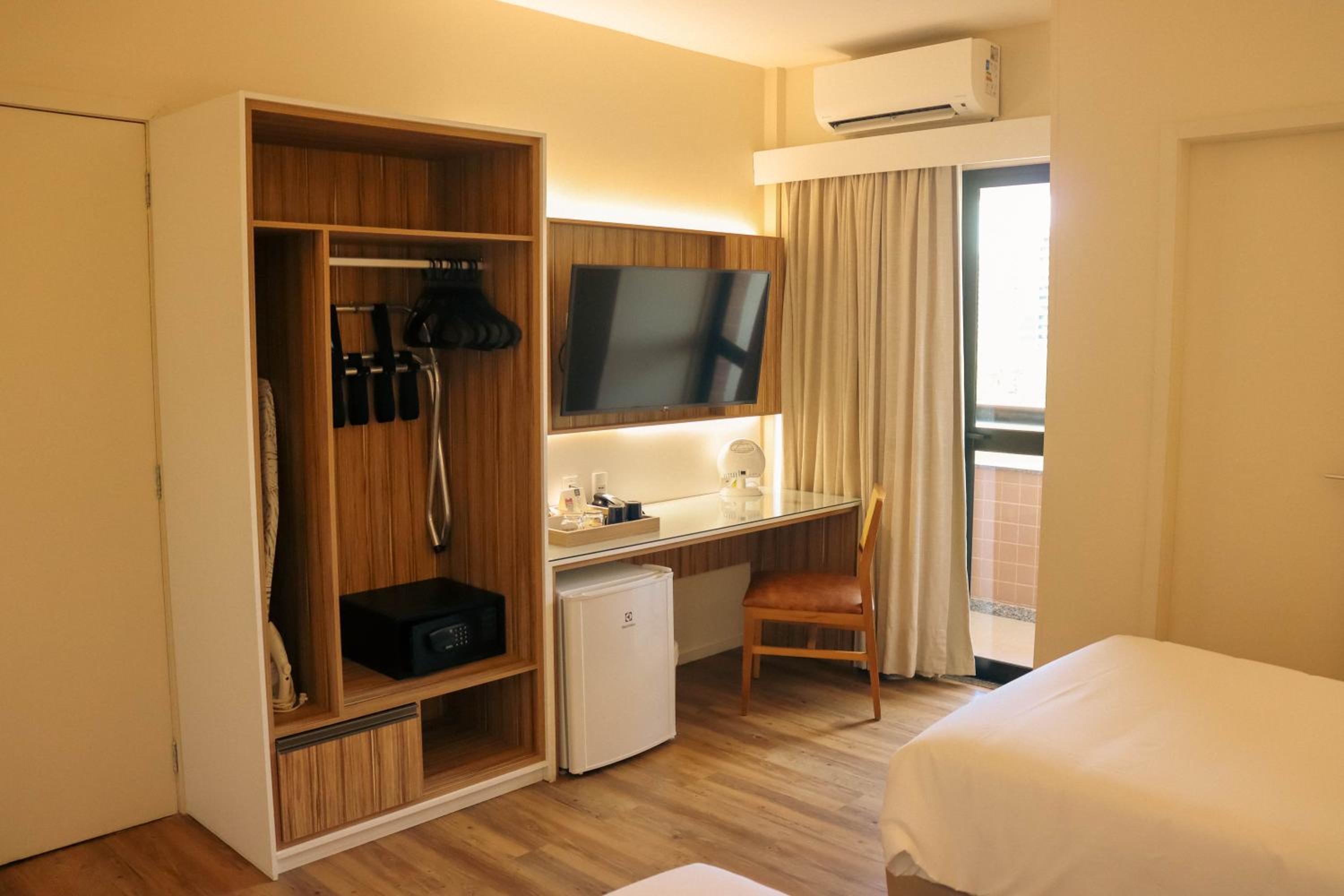 Superior Triple Room thumbnail 6