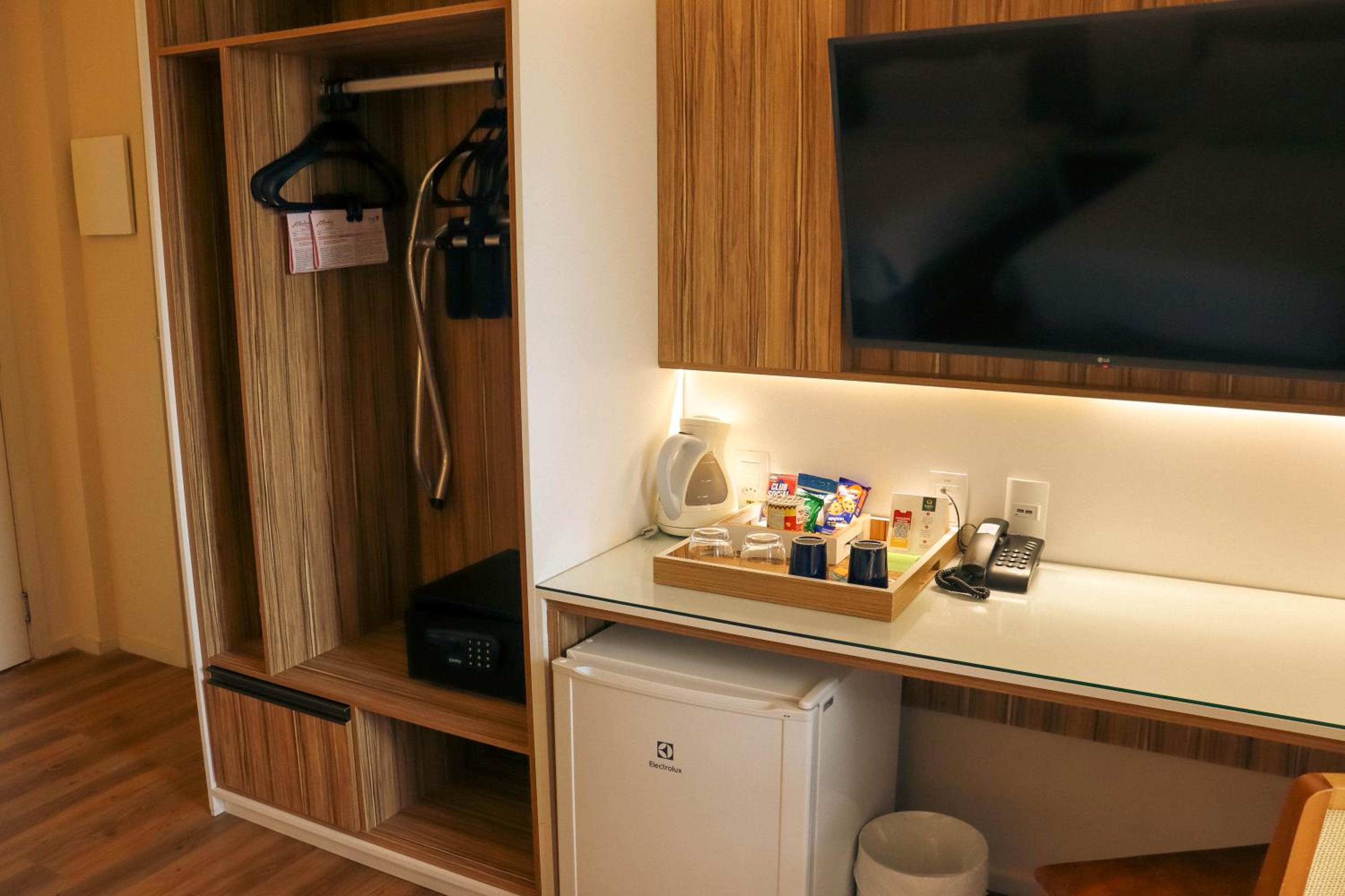 Superior Triple Room thumbnail 5