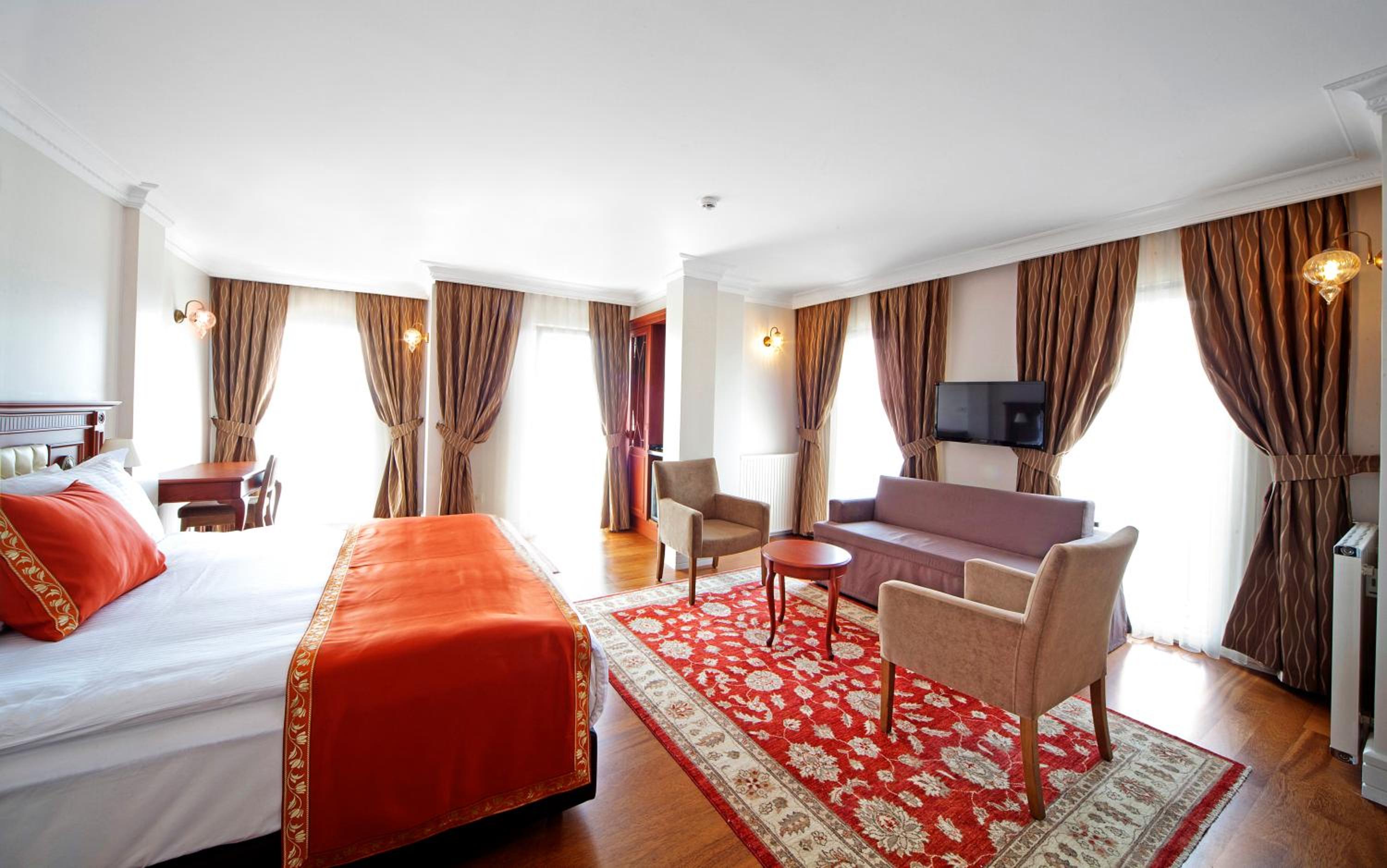 Superior Triple Room photo 2