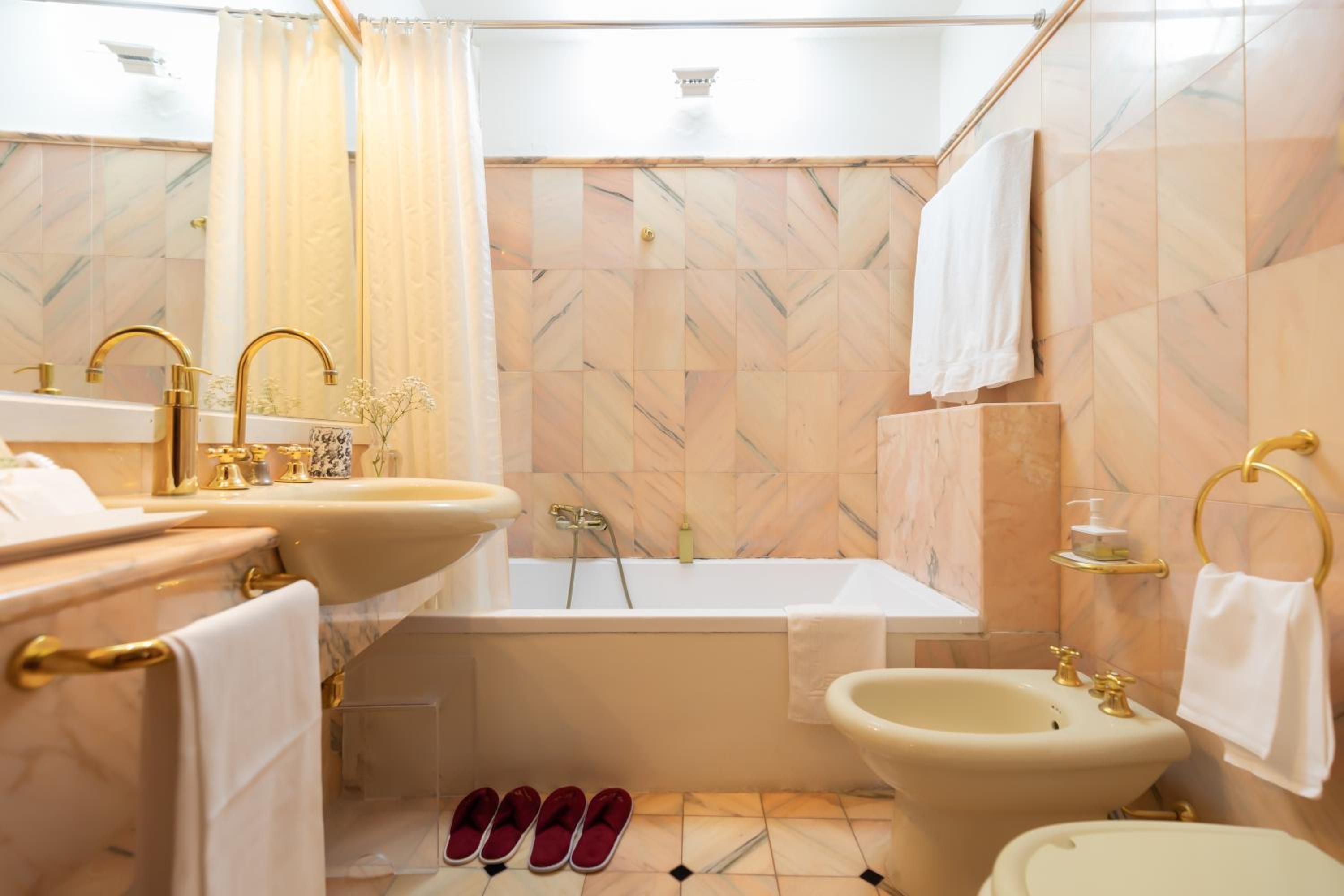Standard Double Room - Photo 6