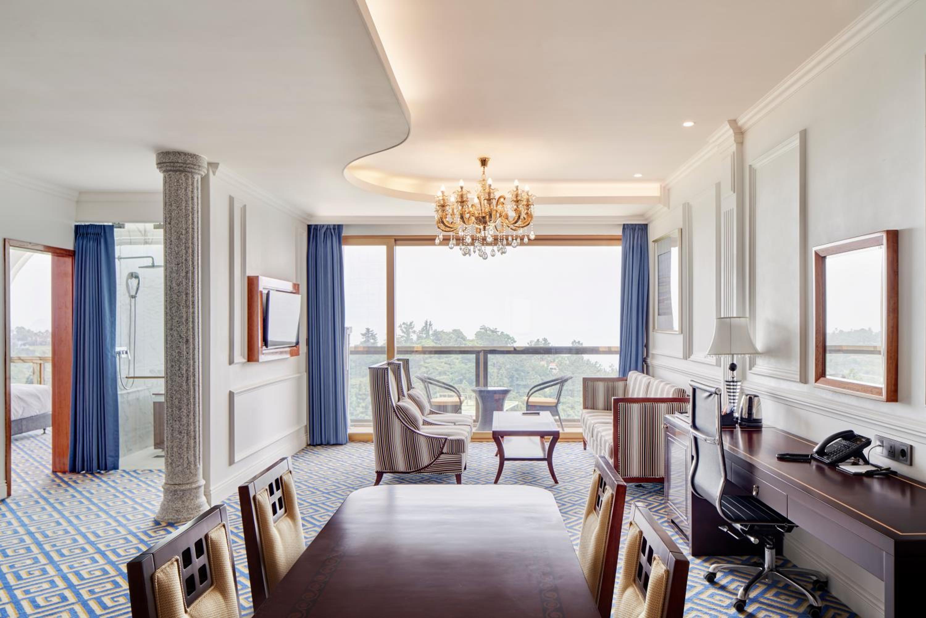 Ocean View Royal Suite - Photo 8