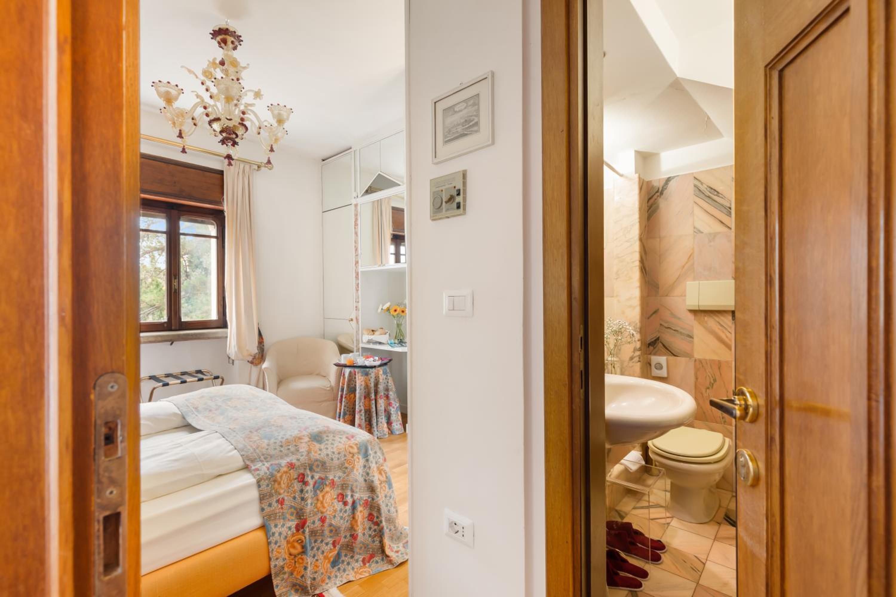 Standard Double Room - Photo 1