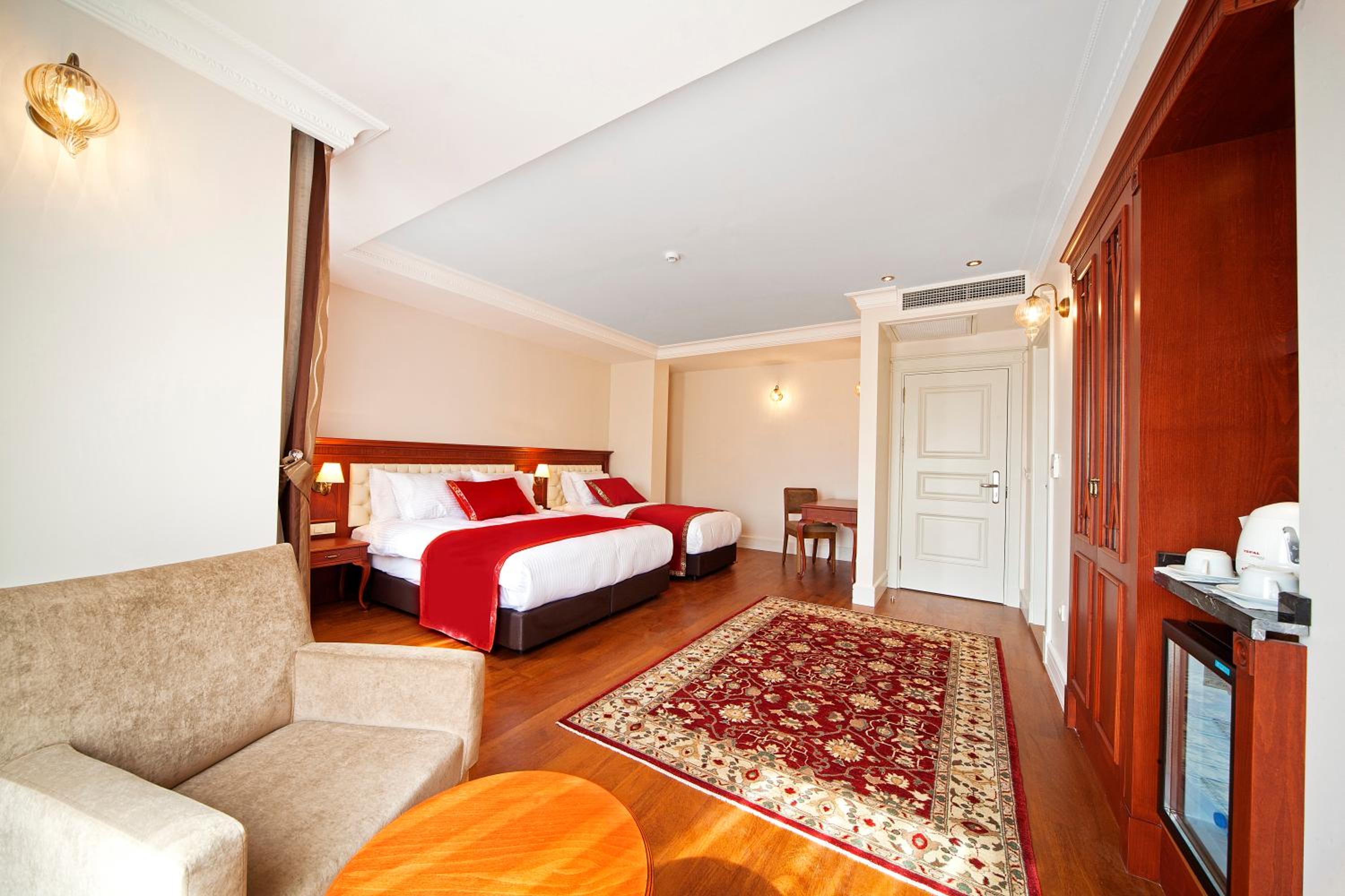 Superior Triple Room photo 3