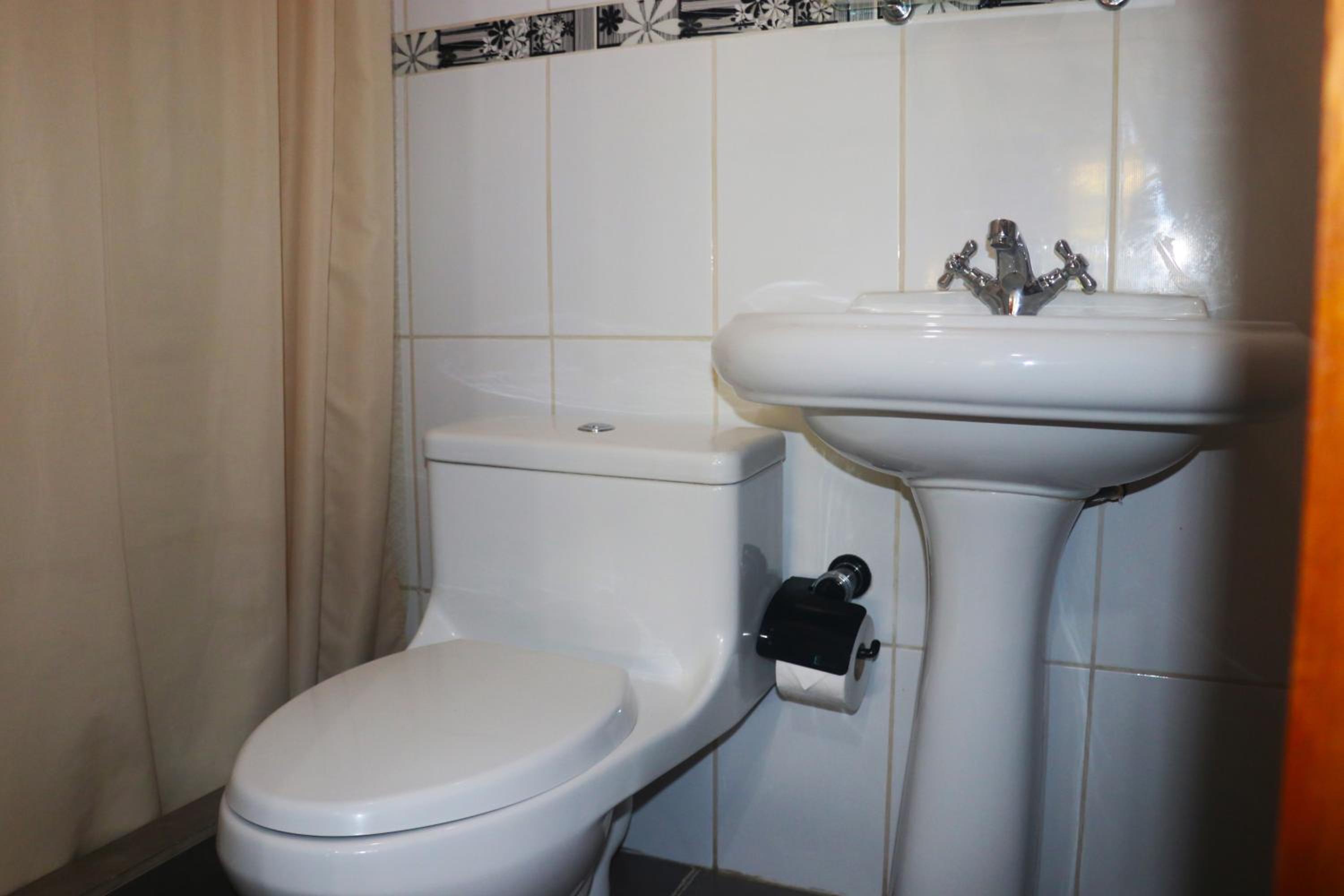 Quadruple Room with Private Bathroom photo 2