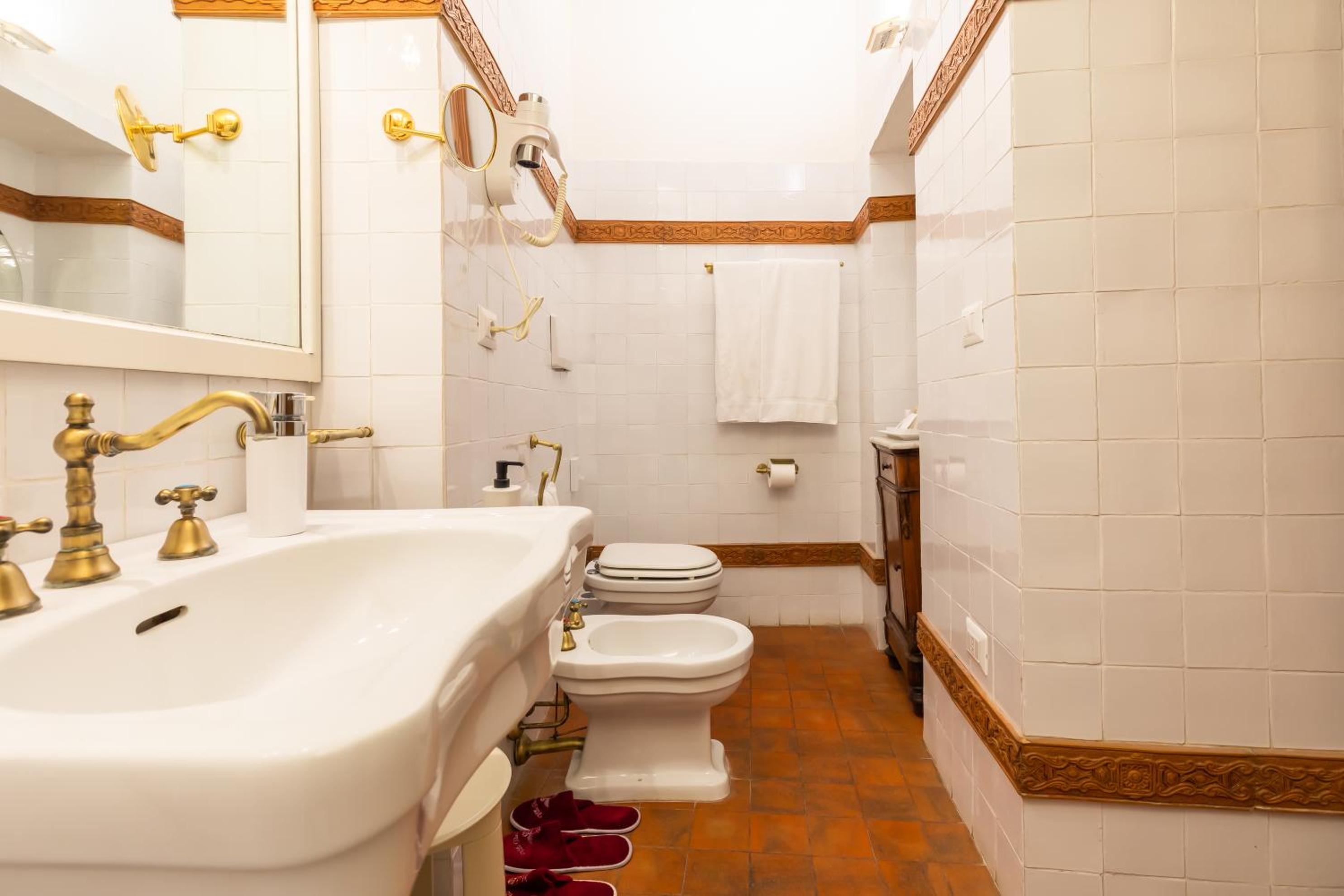 Superior Double Room - Photo 8