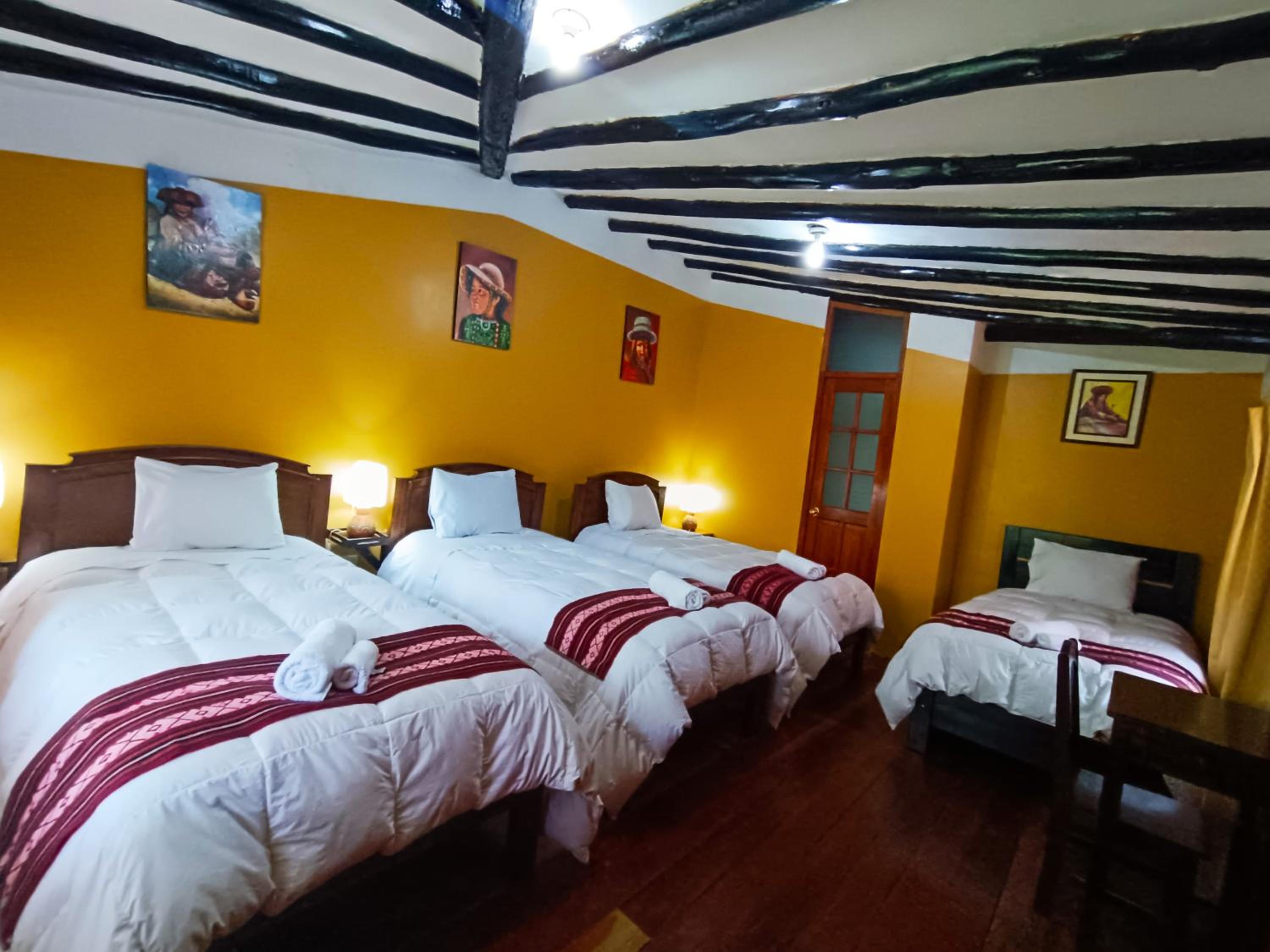Quadruple Room with Private Bathroom photo 1