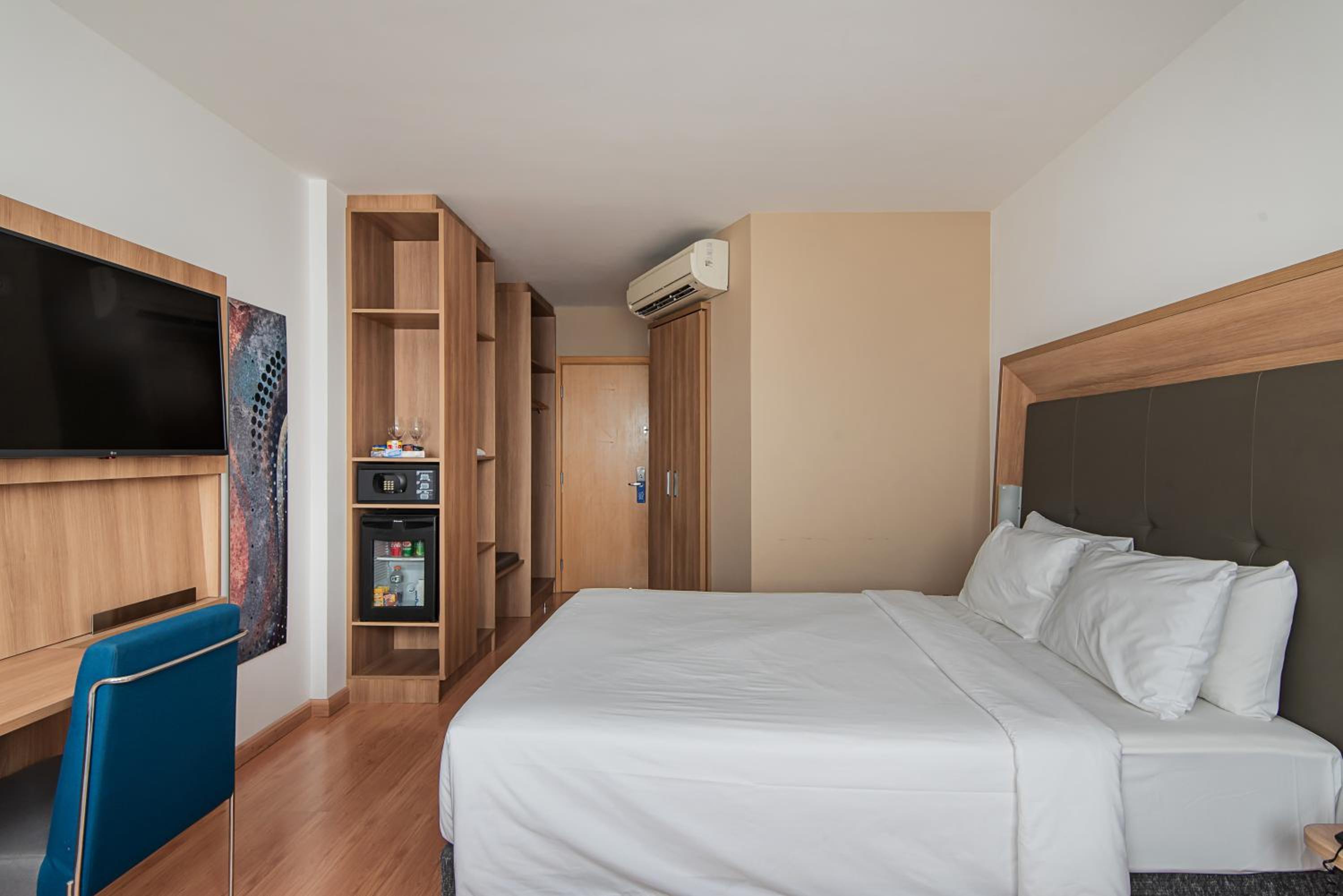 Business Queen Room - Non-Smoking