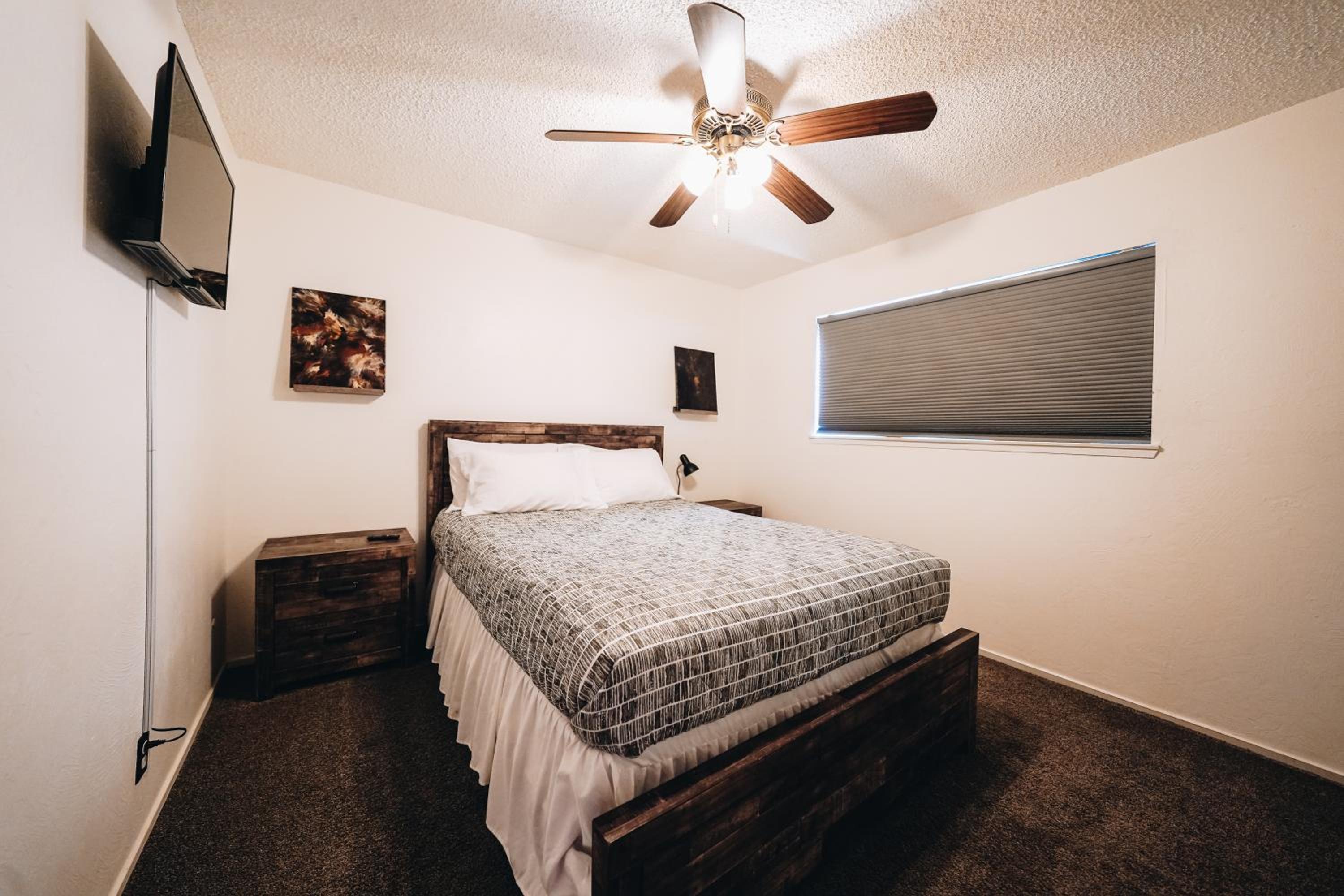 Three-Bedroom House - Photo 18