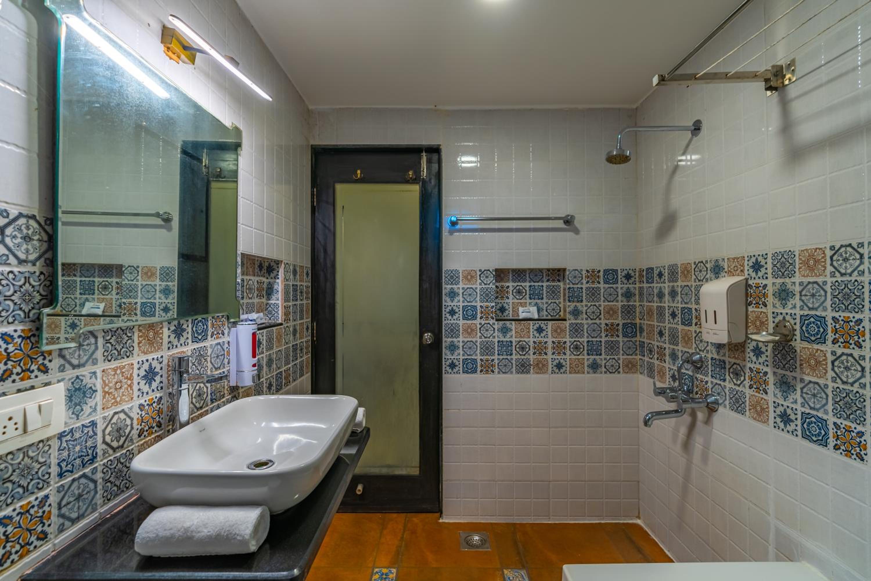 Sea Facing Villa with Jacuzzi  10% Discount on Food & Beverages - 2+1 Happy Hours offer photo 2