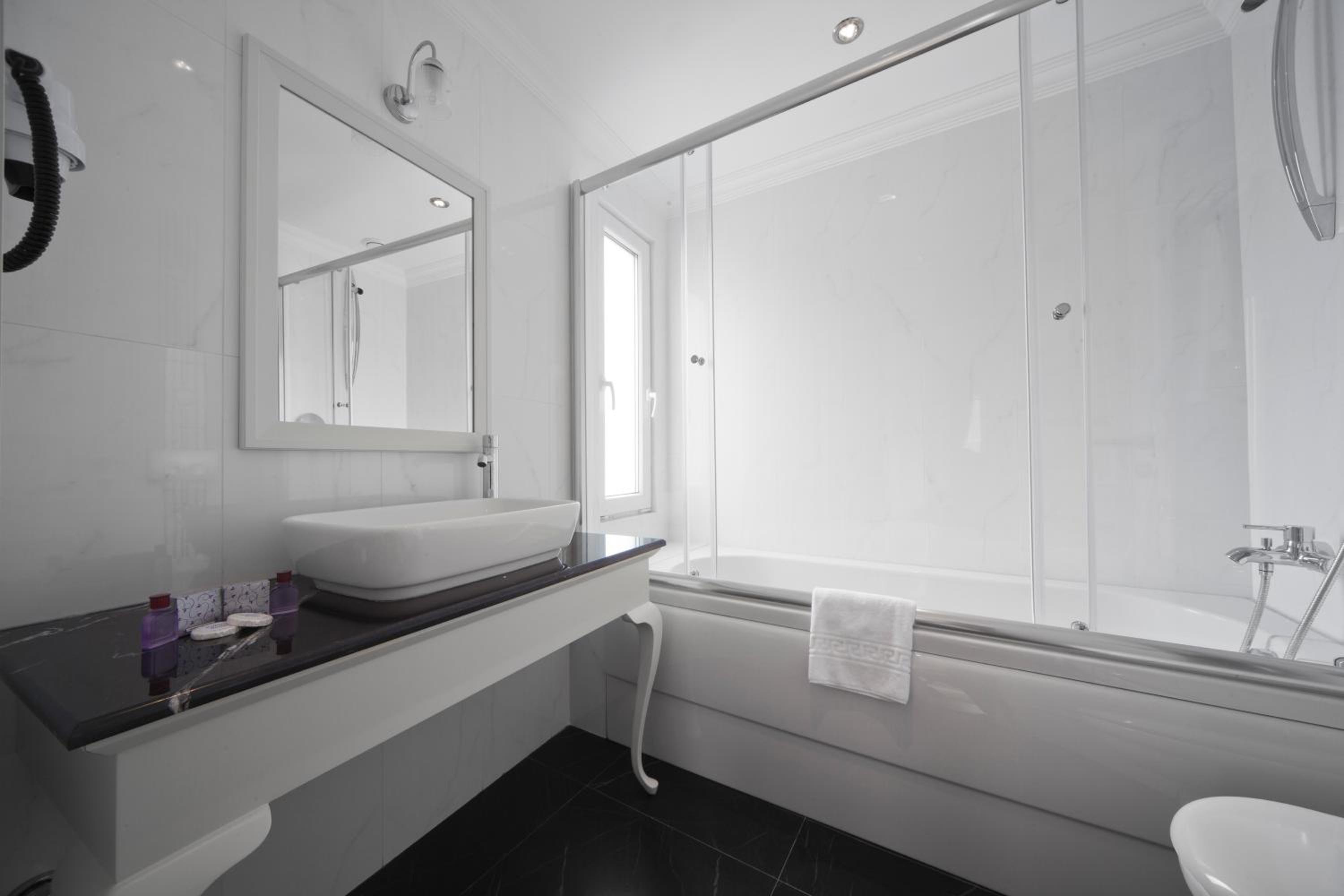 Deluxe Double Room with Sea View photo 2