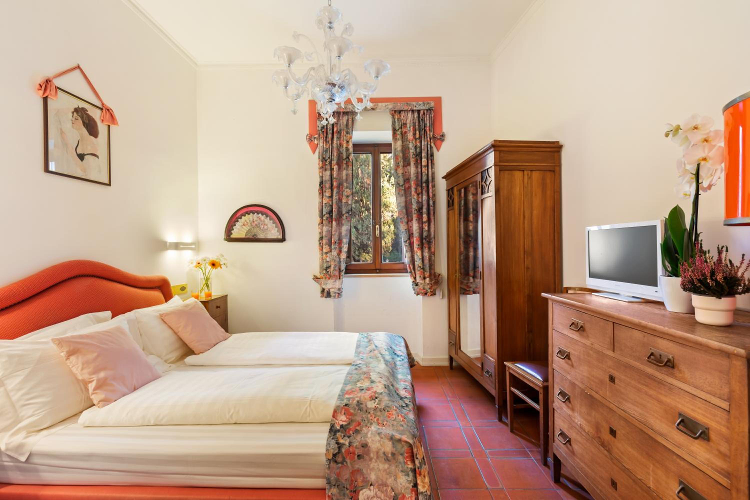 Standard Double Room - Photo 14