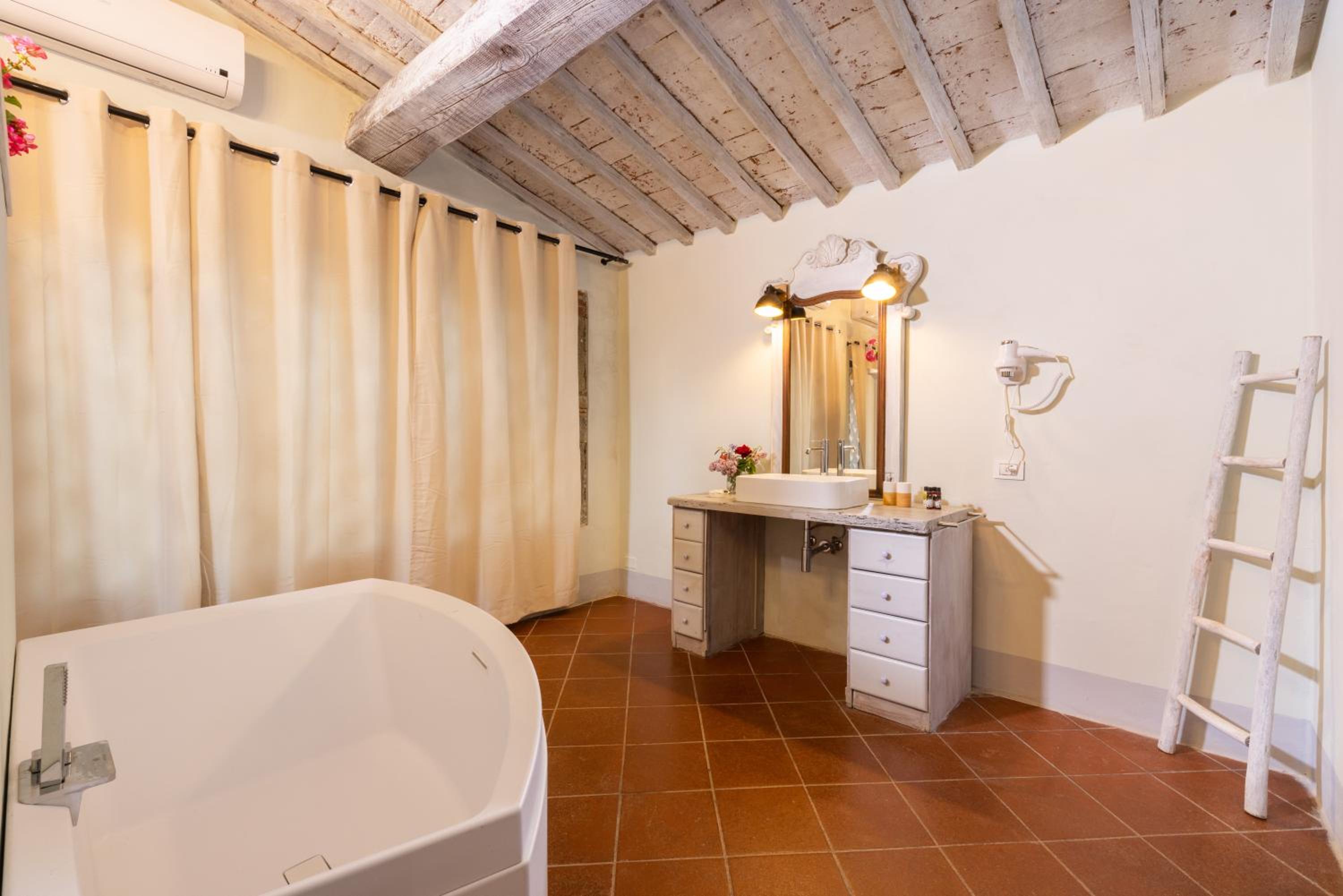 Suite - Photo 4