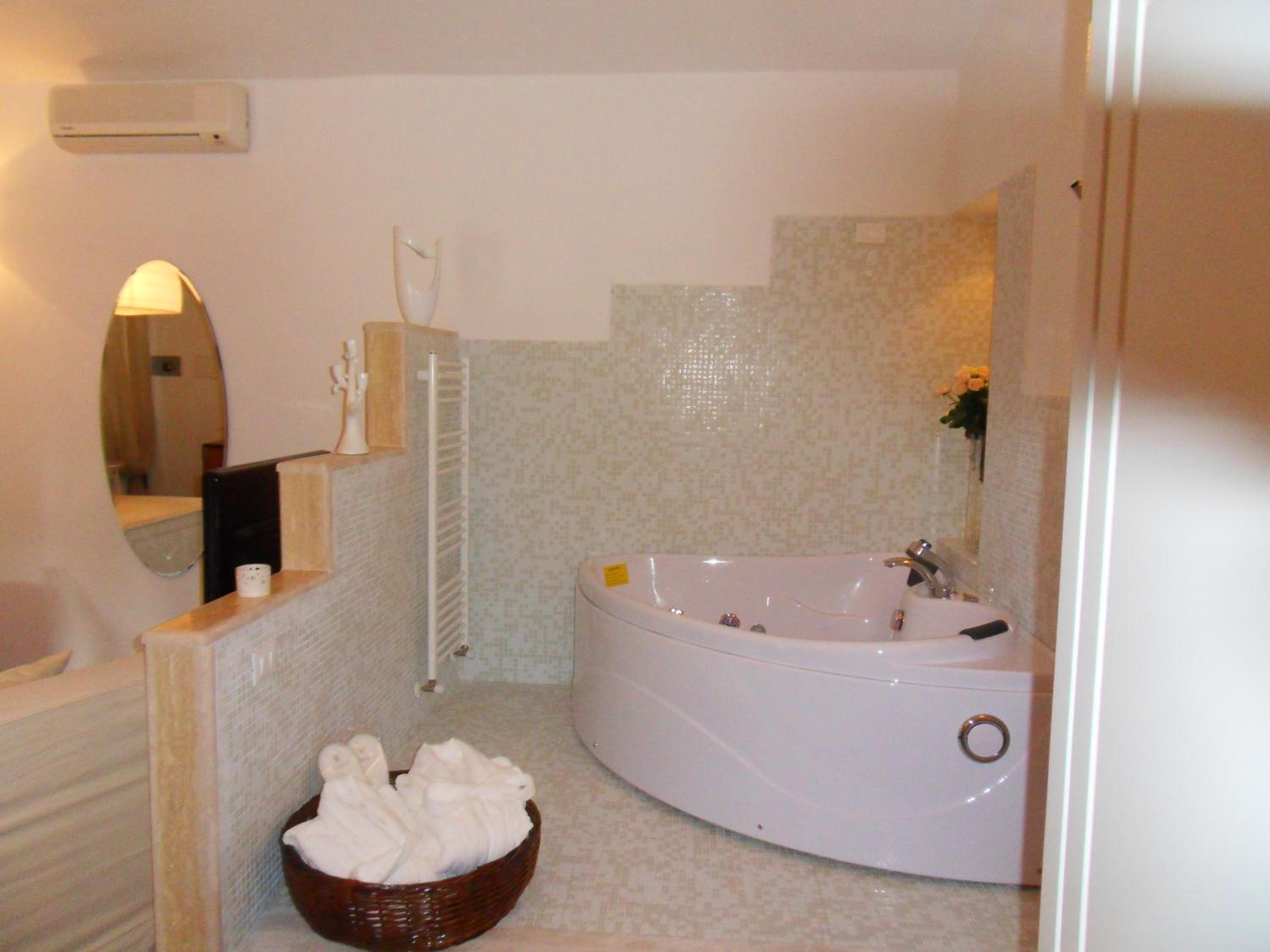 Suite - Photo 2
