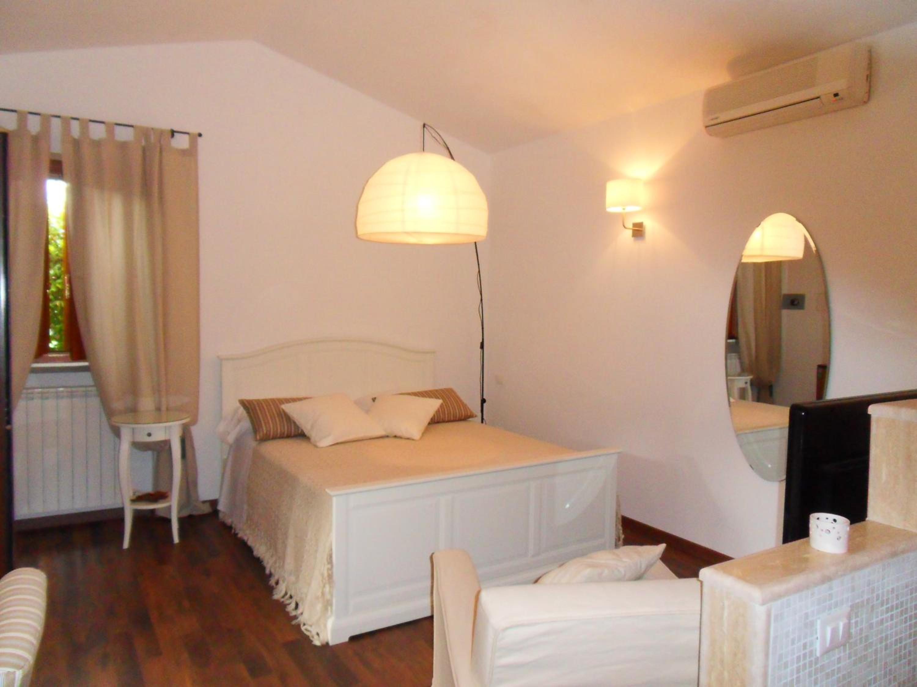 Suite - Photo 1