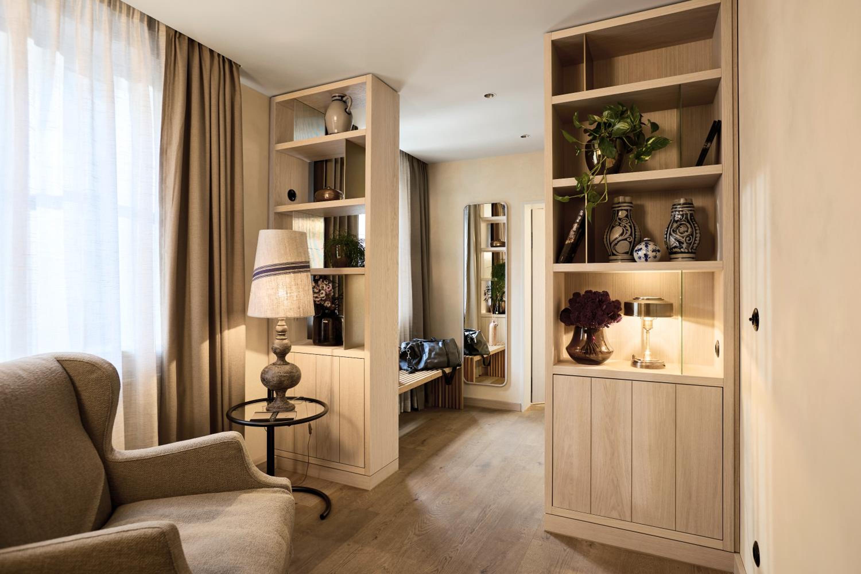 Deluxe Junior Suite photo 3
