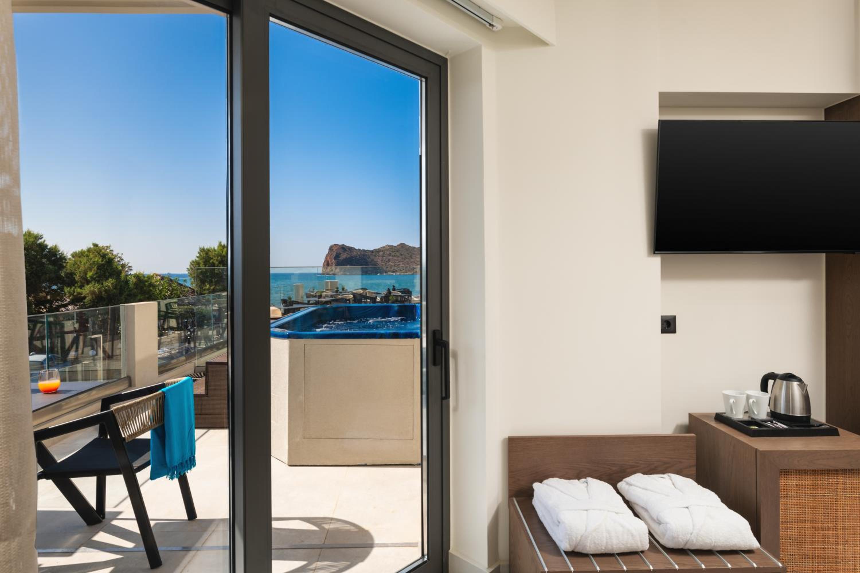 Maisonette with Outdoor Hot Tub photo 2