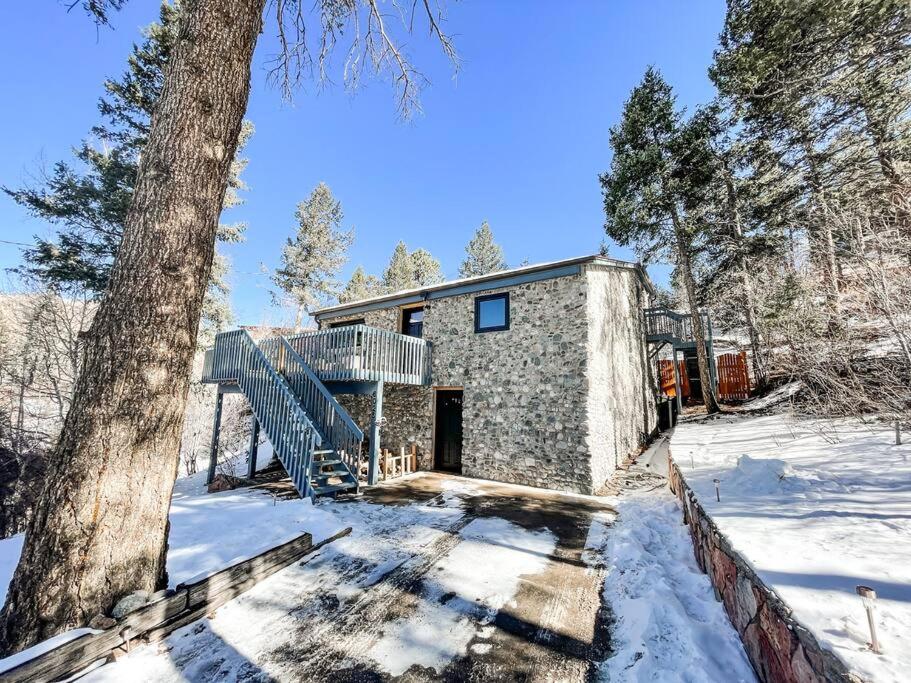 Three-Bedroom House photo 2
