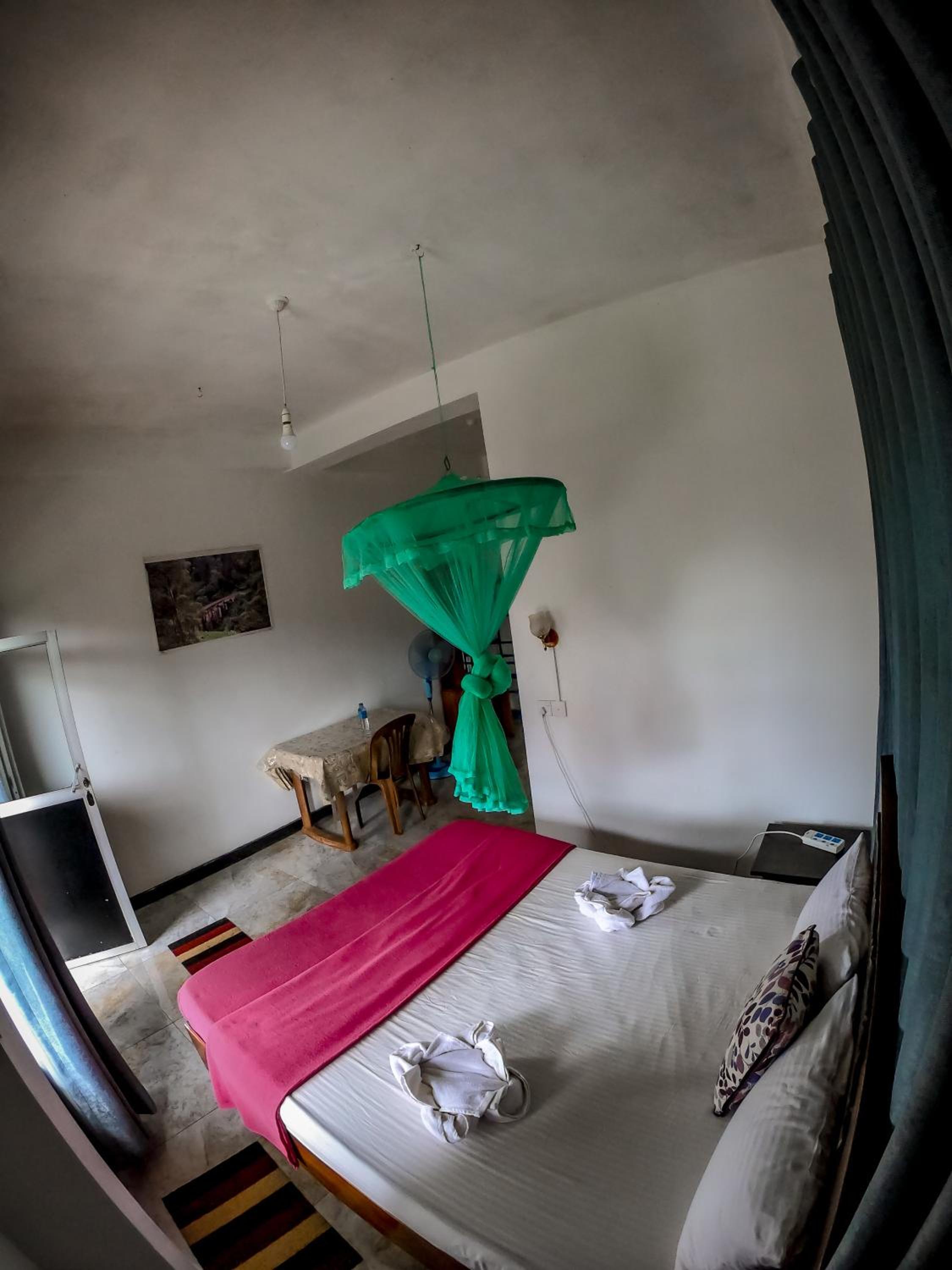 Triple Room with Nine Arch Bridge View photo 1