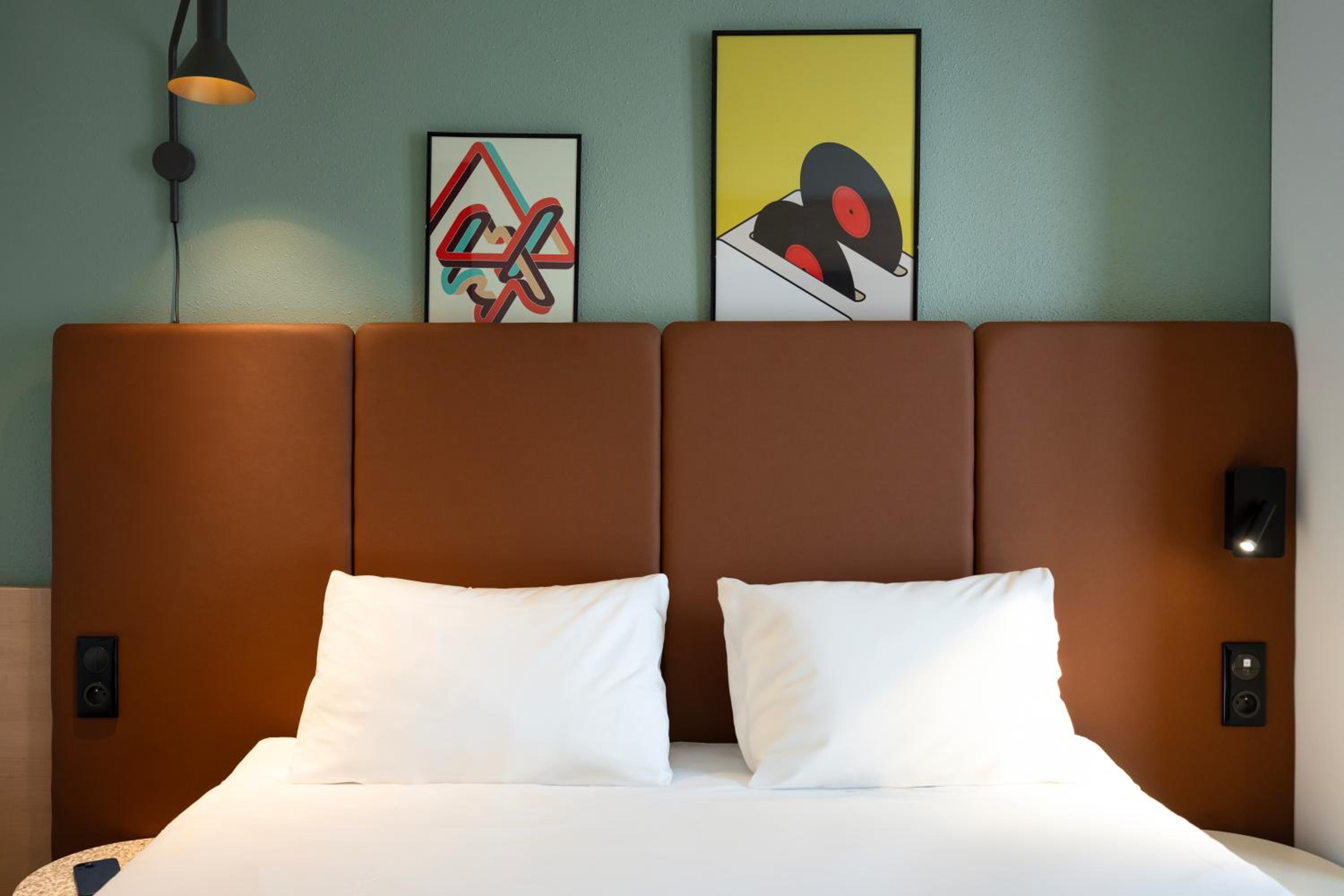 Standard Room with 1 Double Bed thumbnail 5