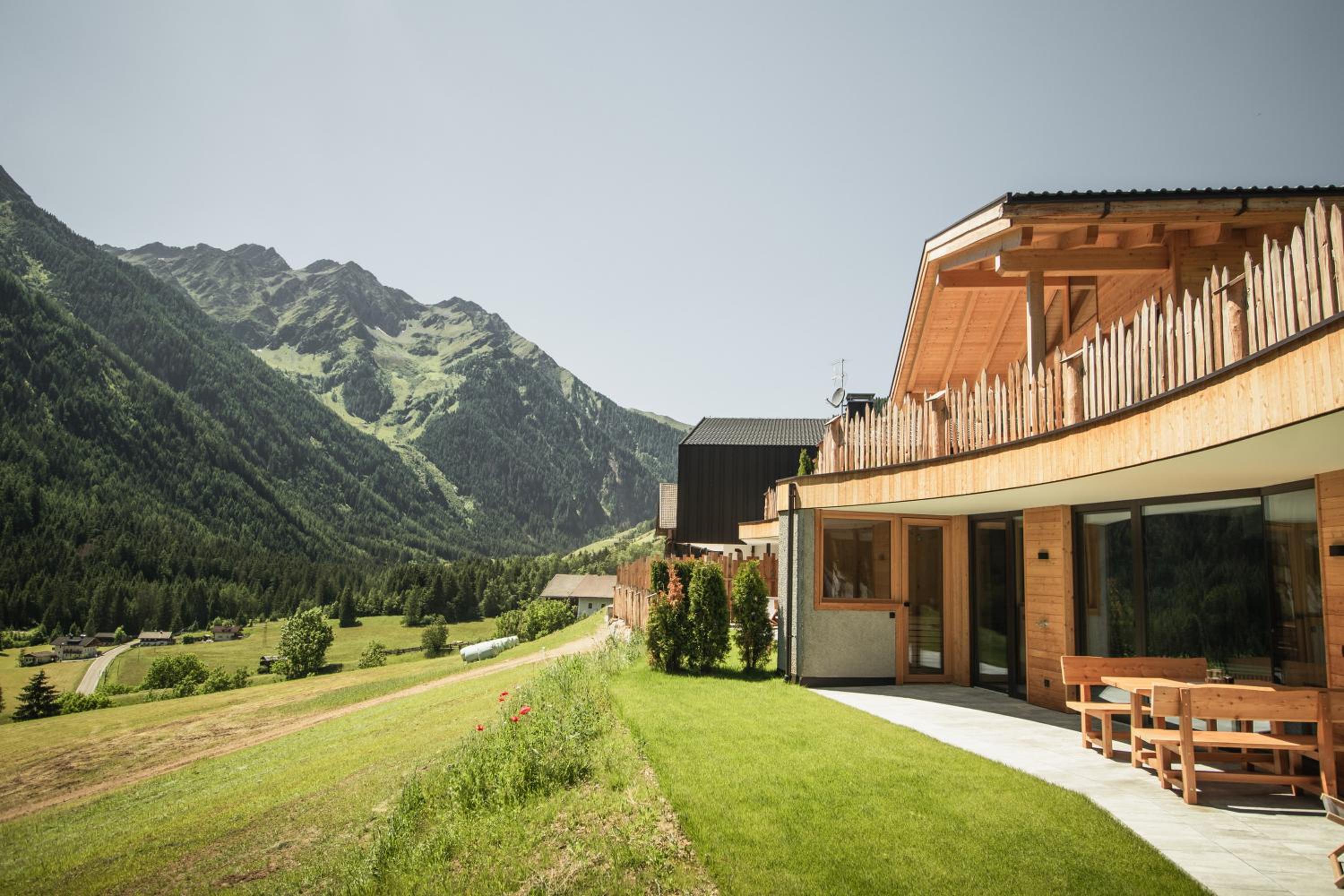 Two-Bedroom Deluxe Apartment with Garden View photo 3