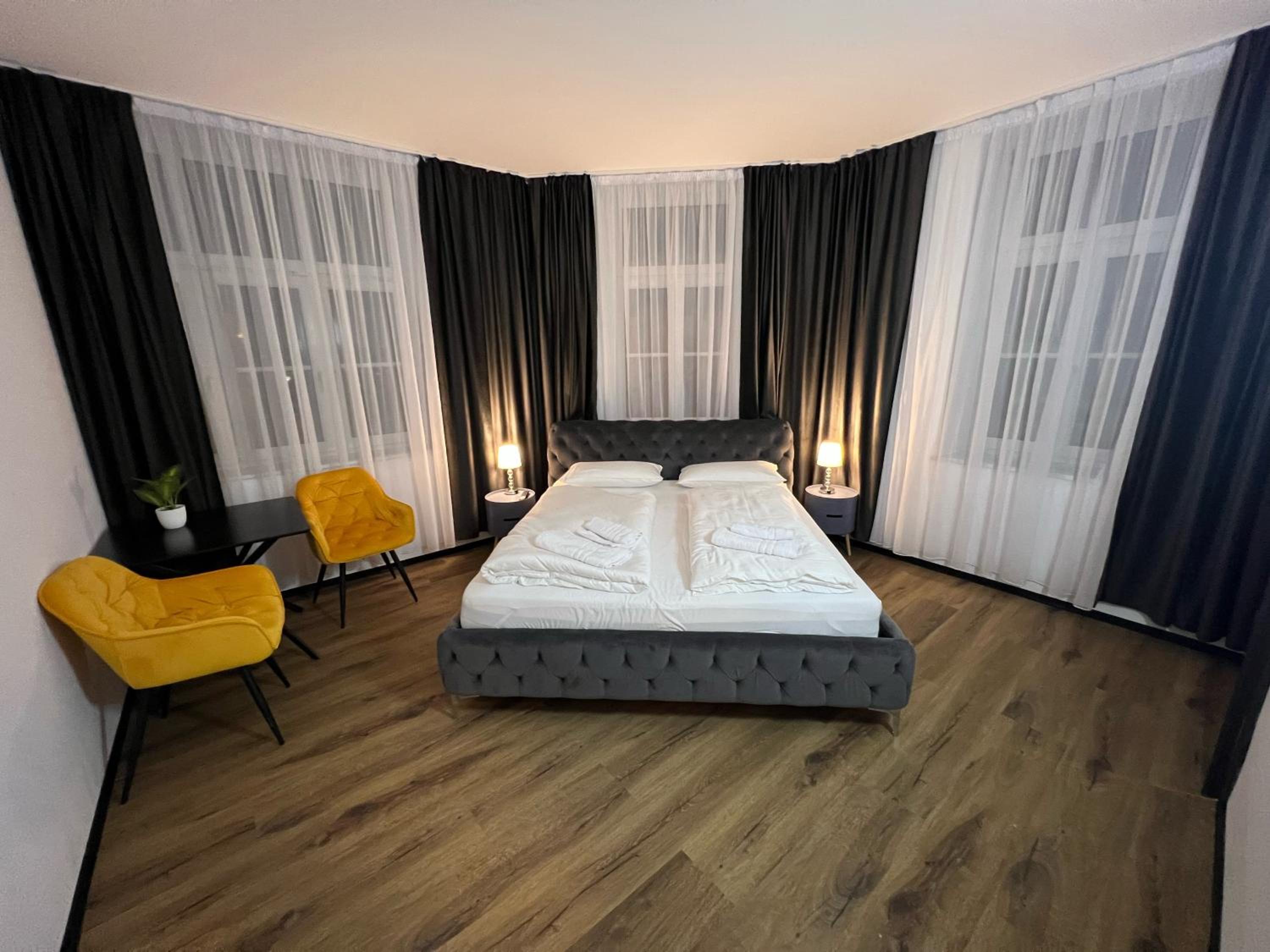 Large Double Room photo 1