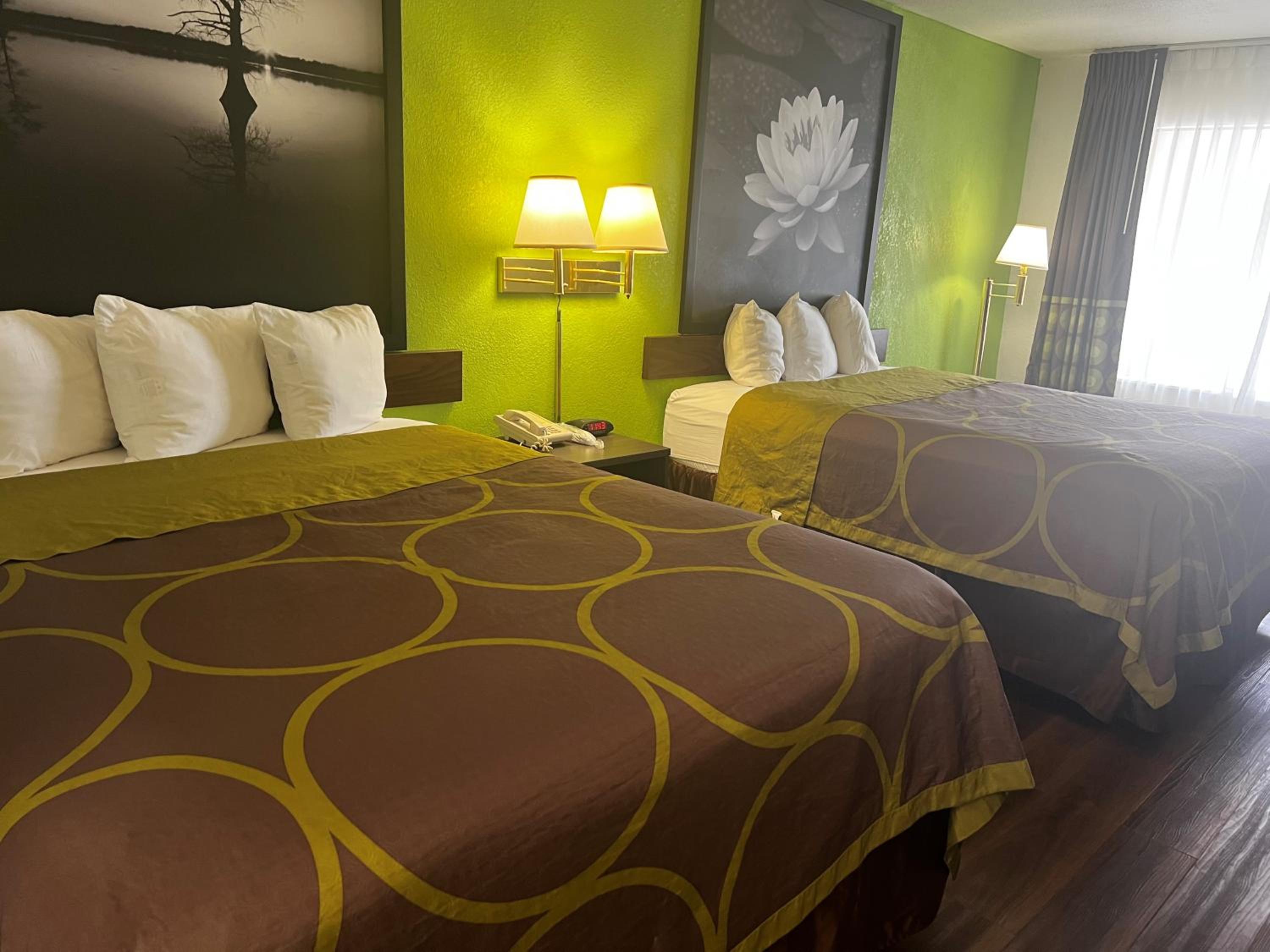 Queen Room with Two Queen Beds - Non-Smoking - Photo 1
