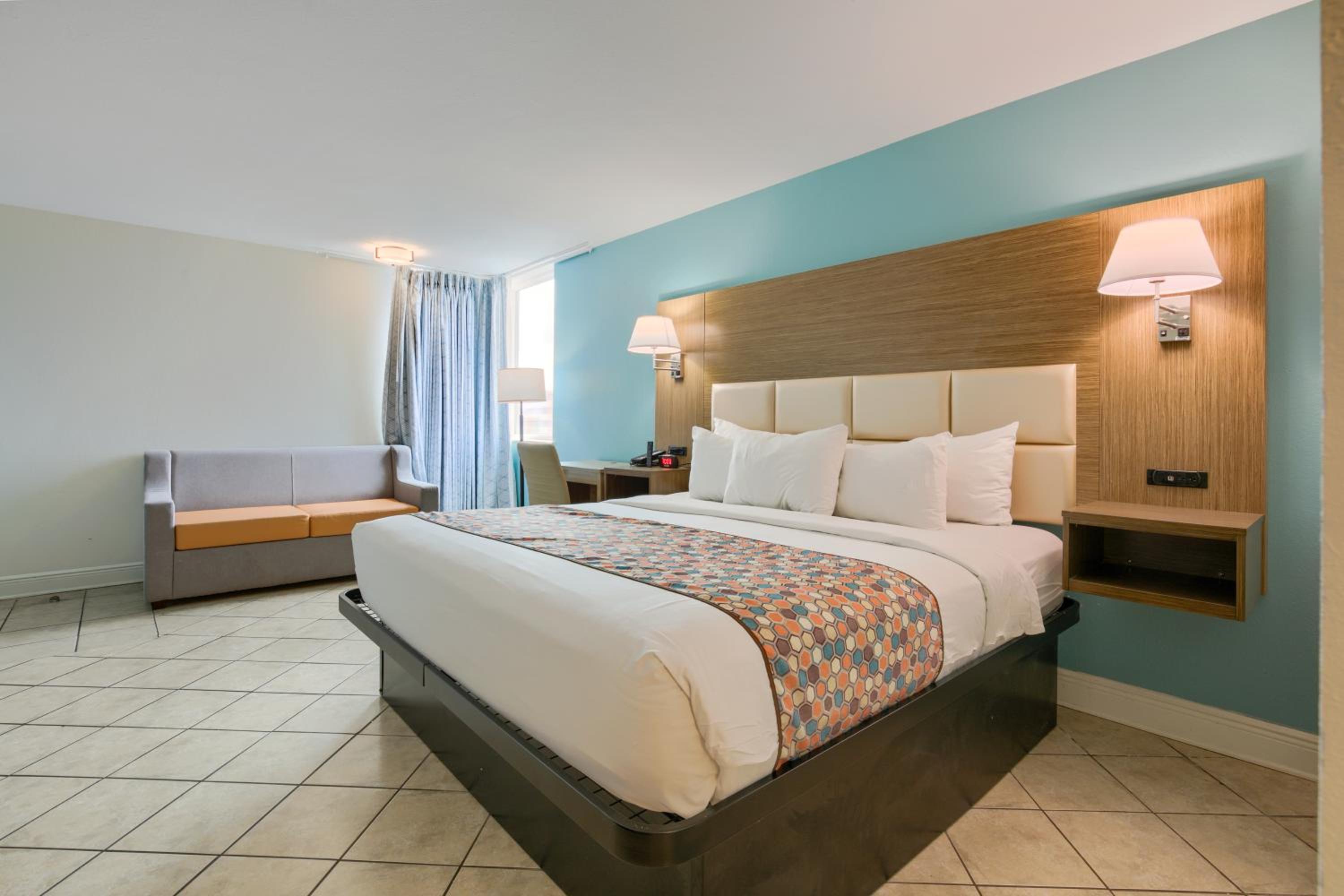 King Room with Sofa Bed - Photo 1