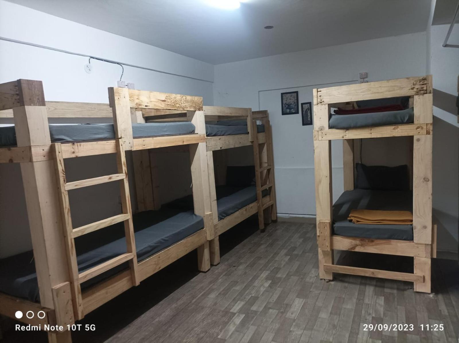 10-Bed Mixed Dormitory Room photo 2