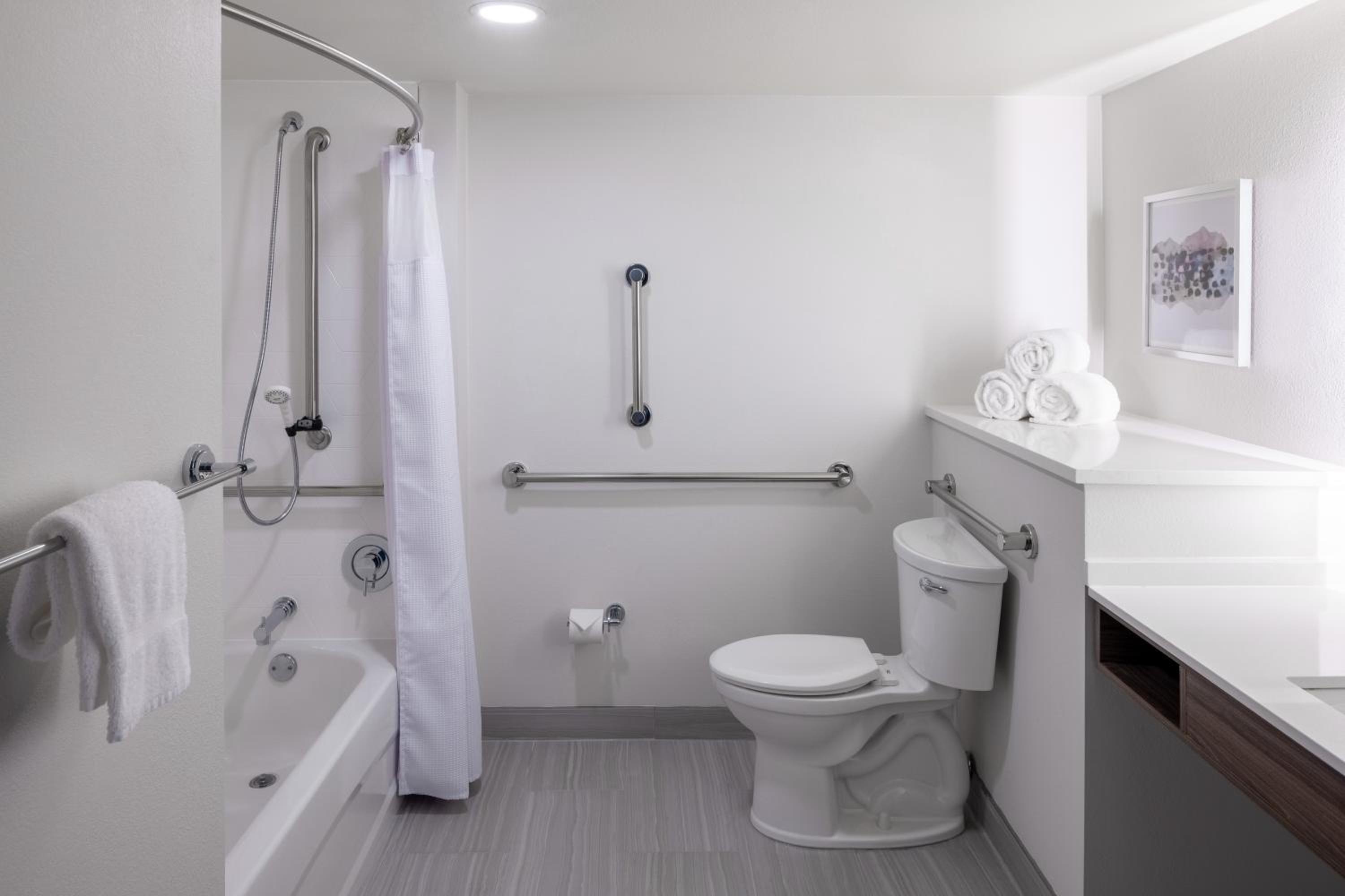 Standard King Room with Mobility Accessible Tub - Photo 7