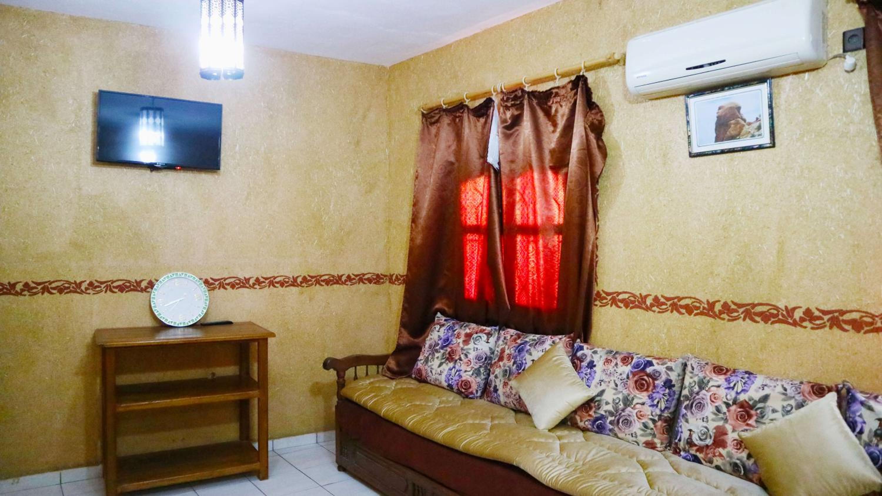 One-Bedroom Apartment - Photo 7