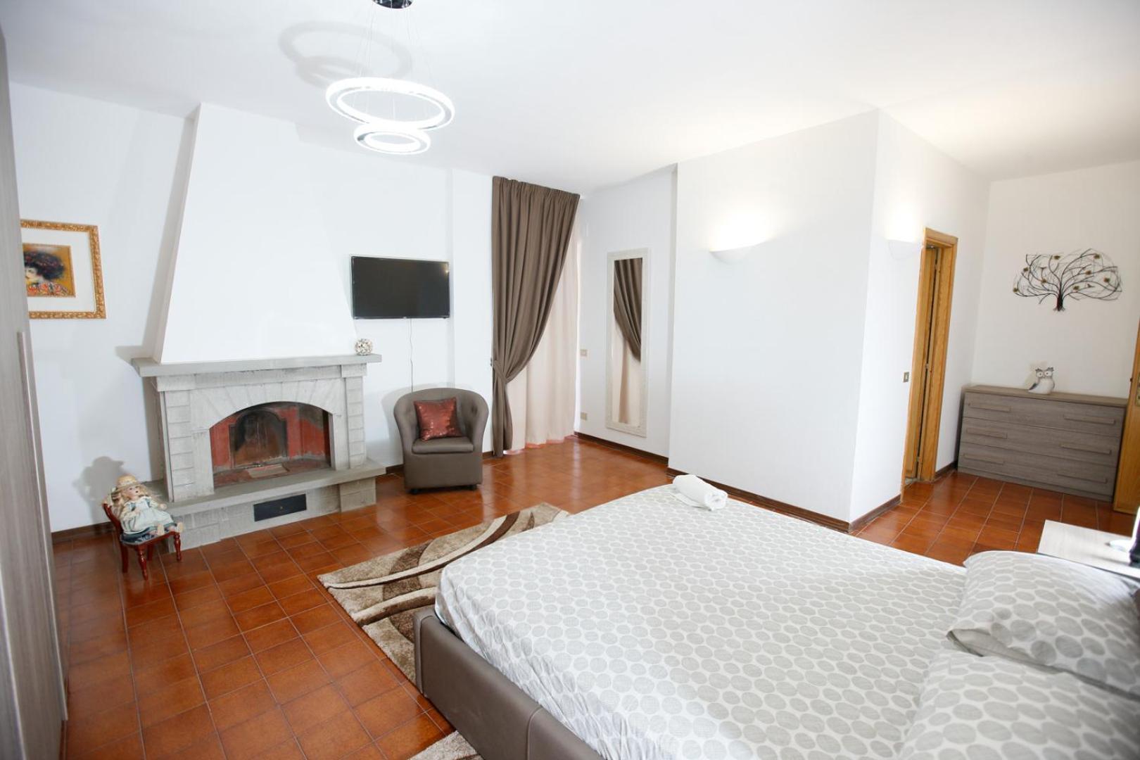 Deluxe Room - Photo 7