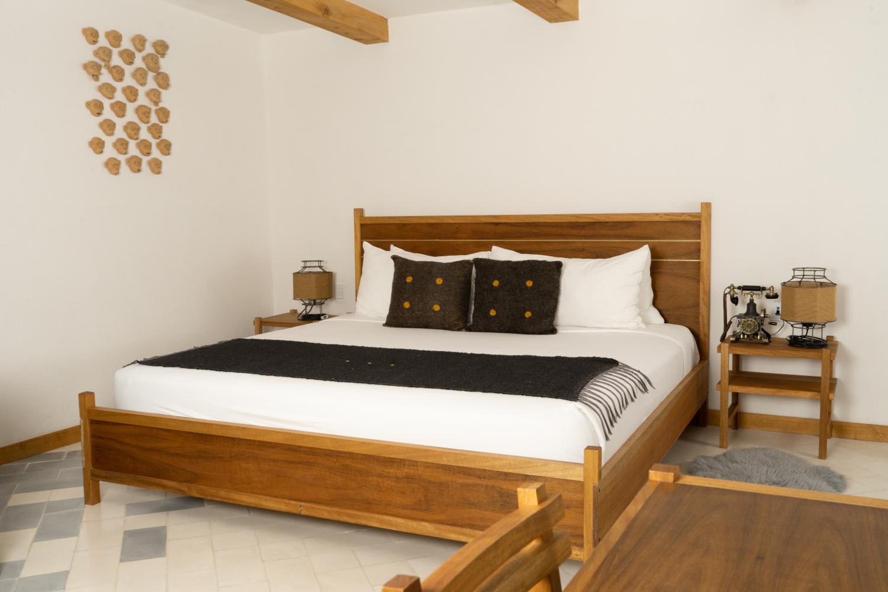Suite - Photo 1
