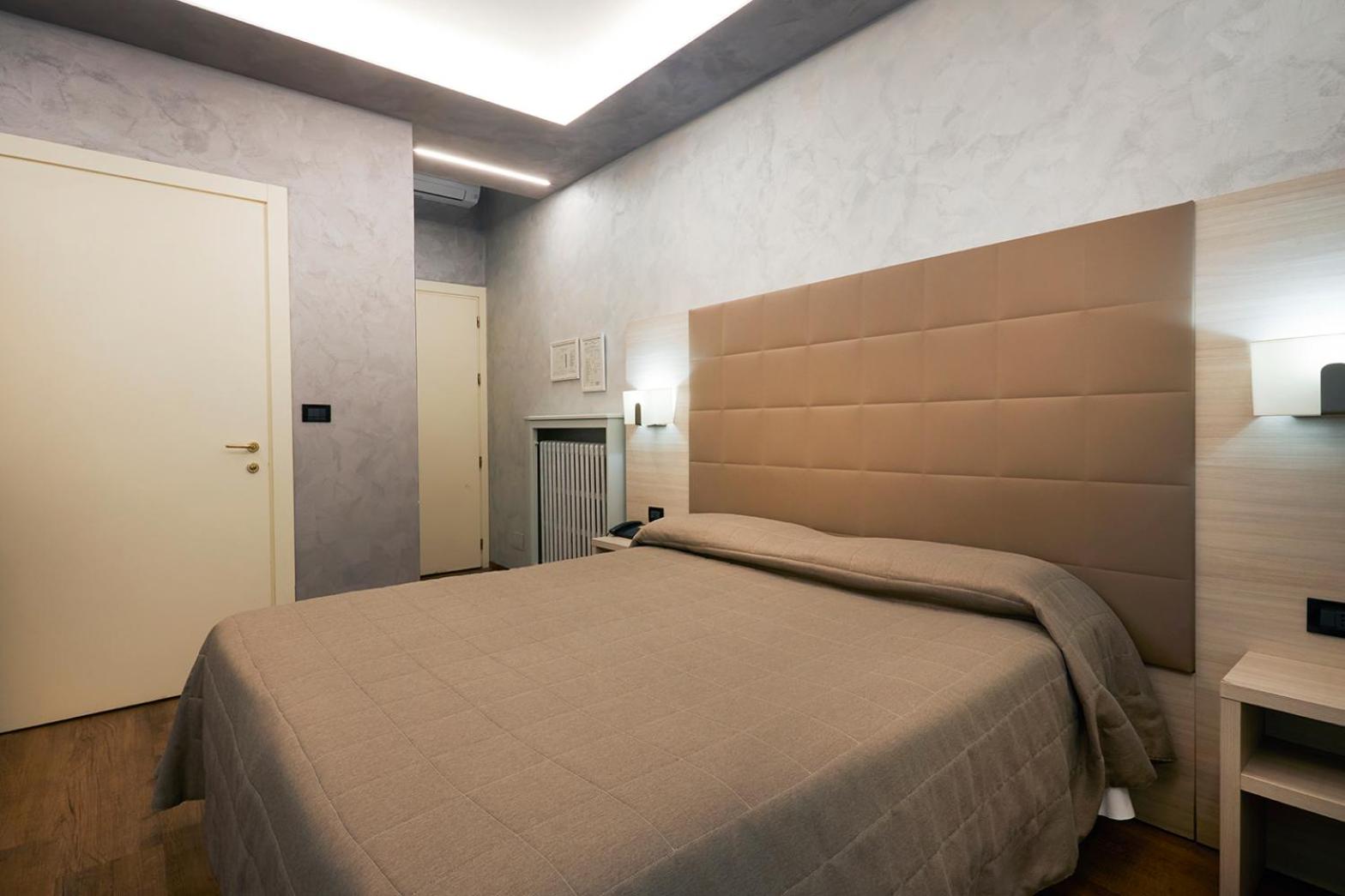 Double Room - Photo 22