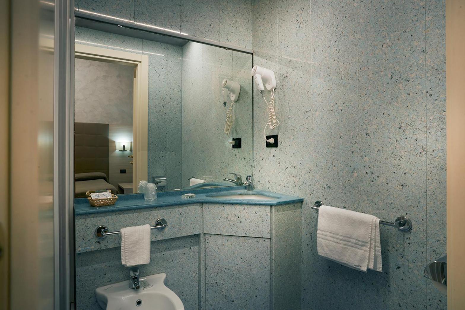 Double Room - Photo 20
