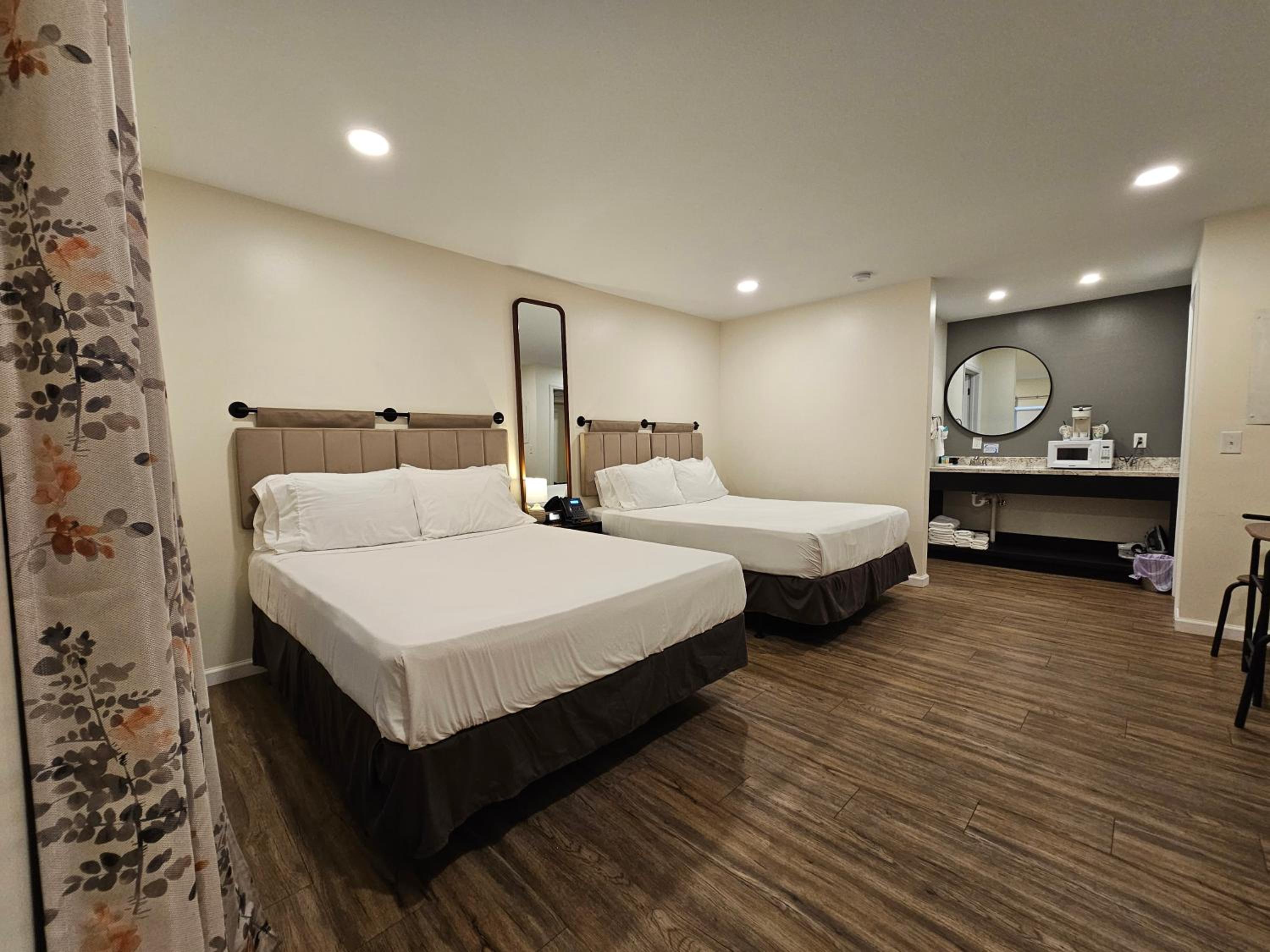 Queen Room - Photo 5
