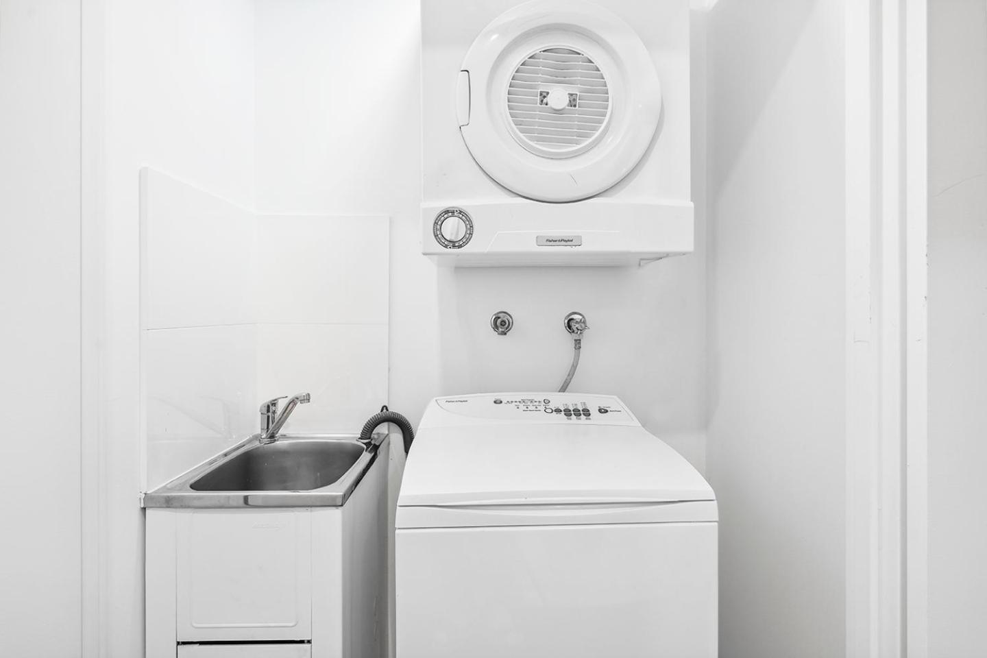Executive One-Bedroom Apartment with Balcony (Limited Housekeeping)