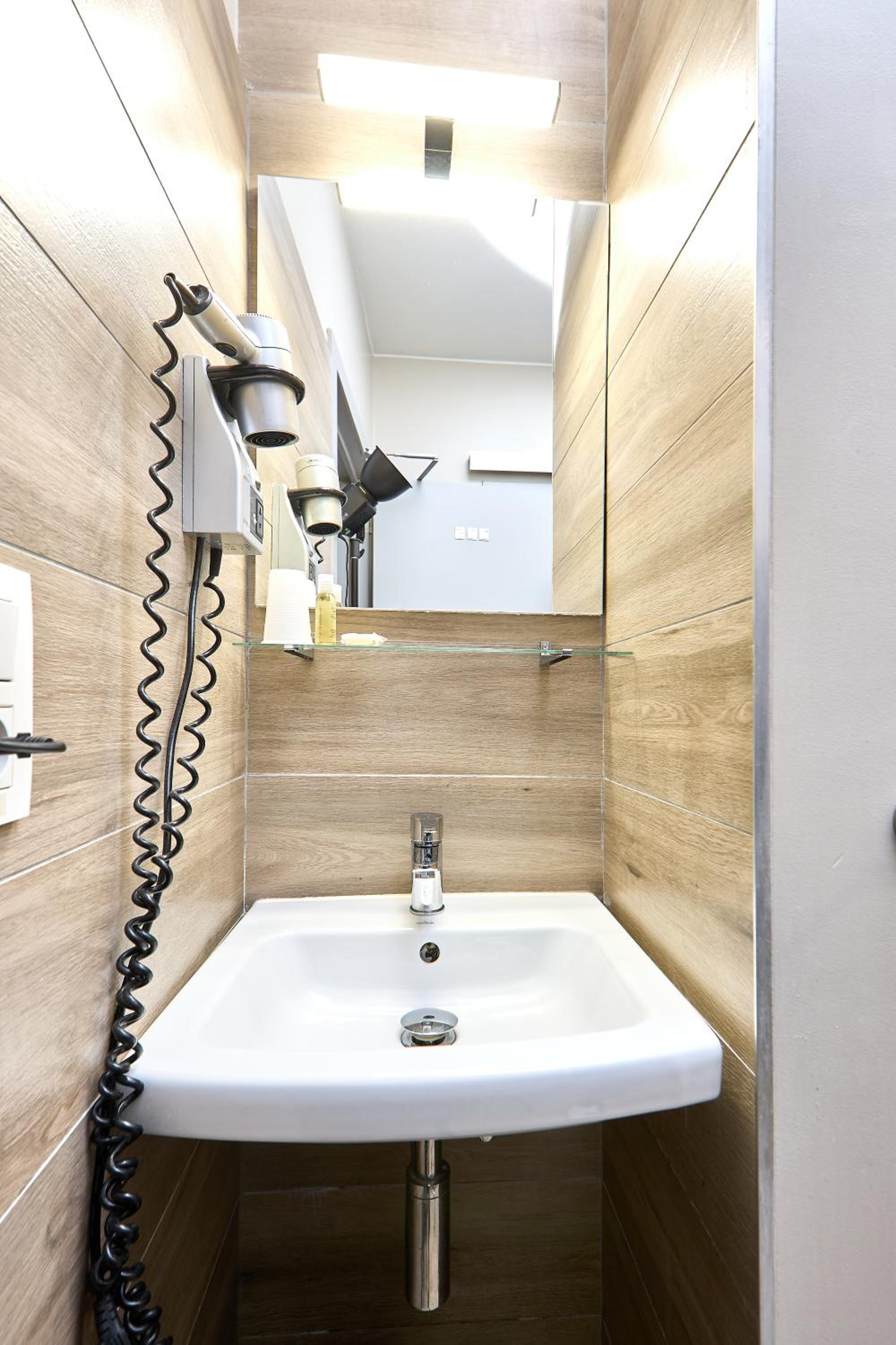 Single Room photo 3
