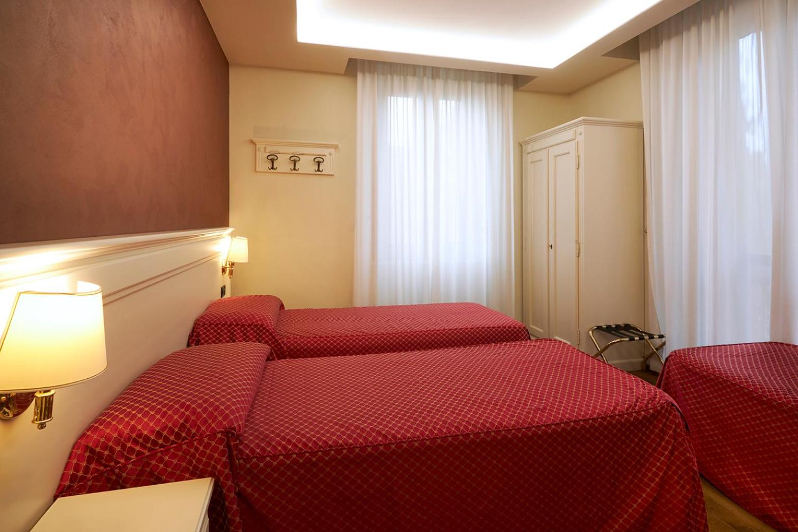 Double Room - Photo 17
