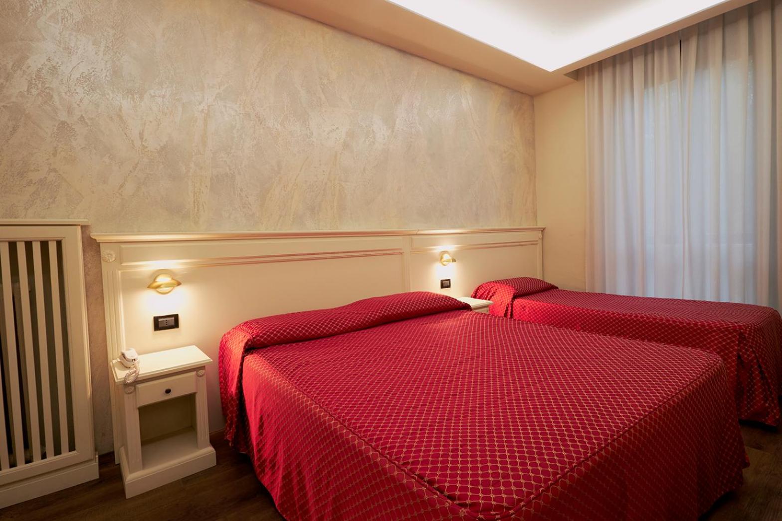 Double Room - Photo 13