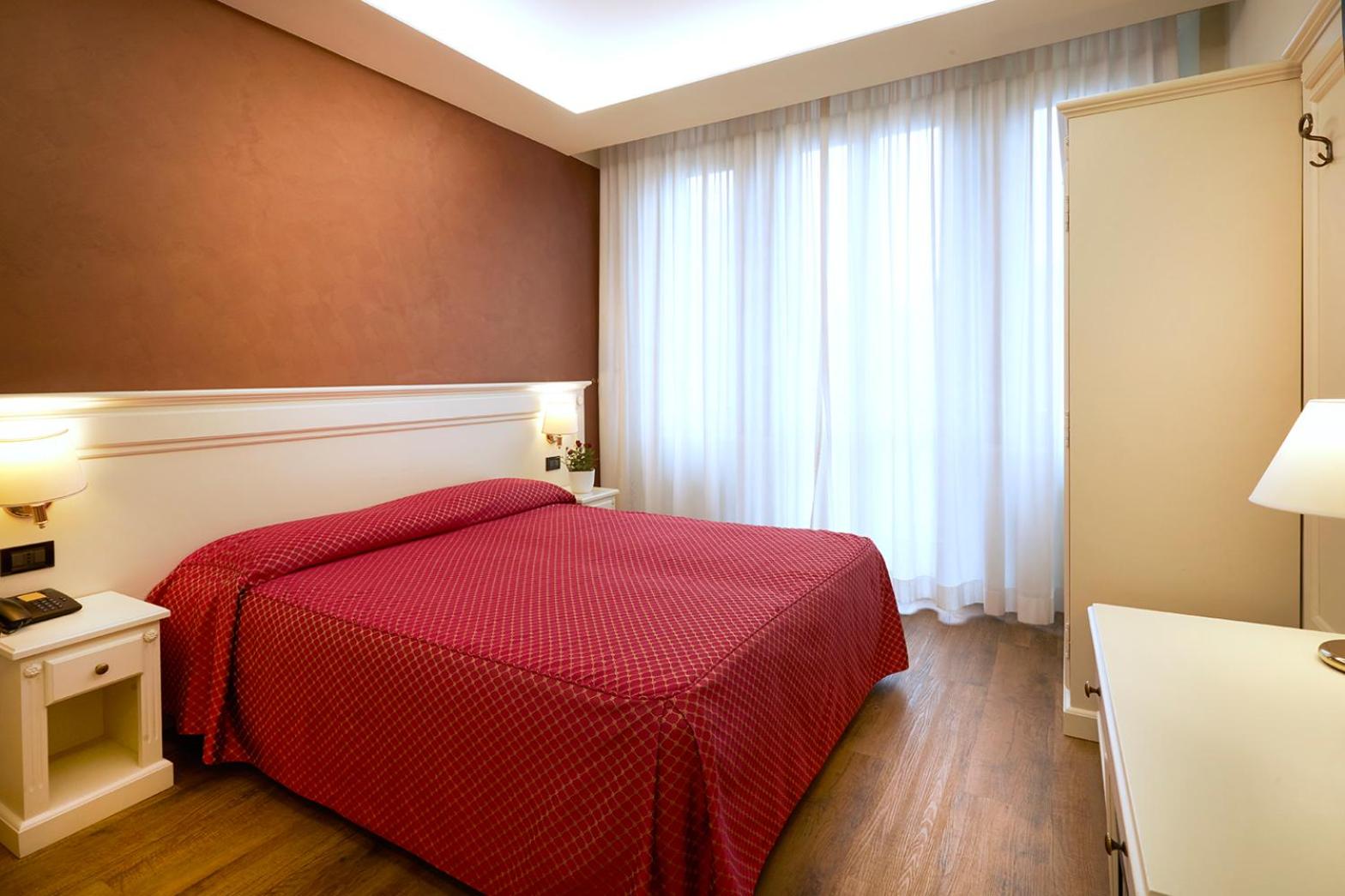 Double Room - Photo 12