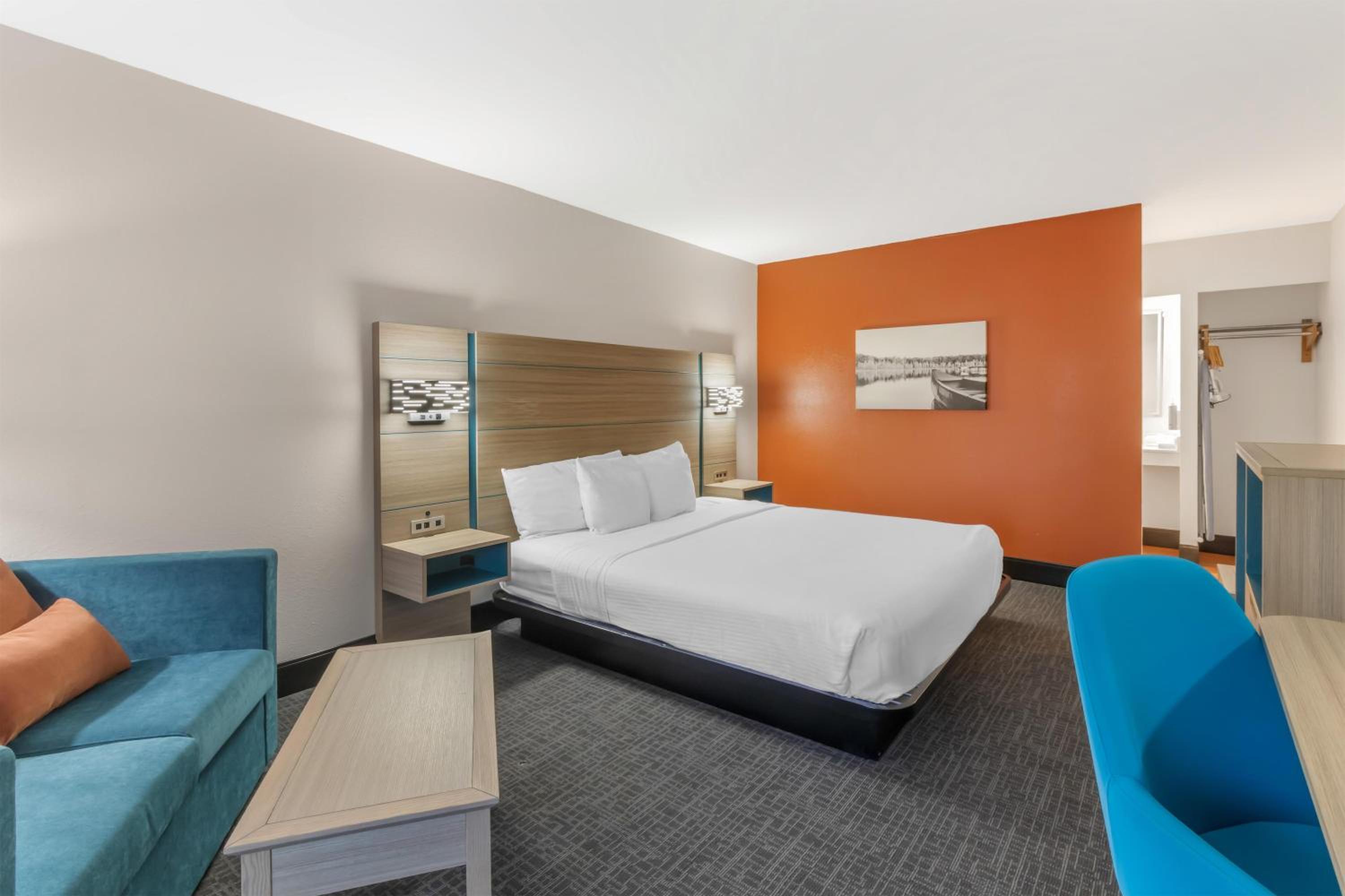 King Room - Mobility Accessible with Bathtub