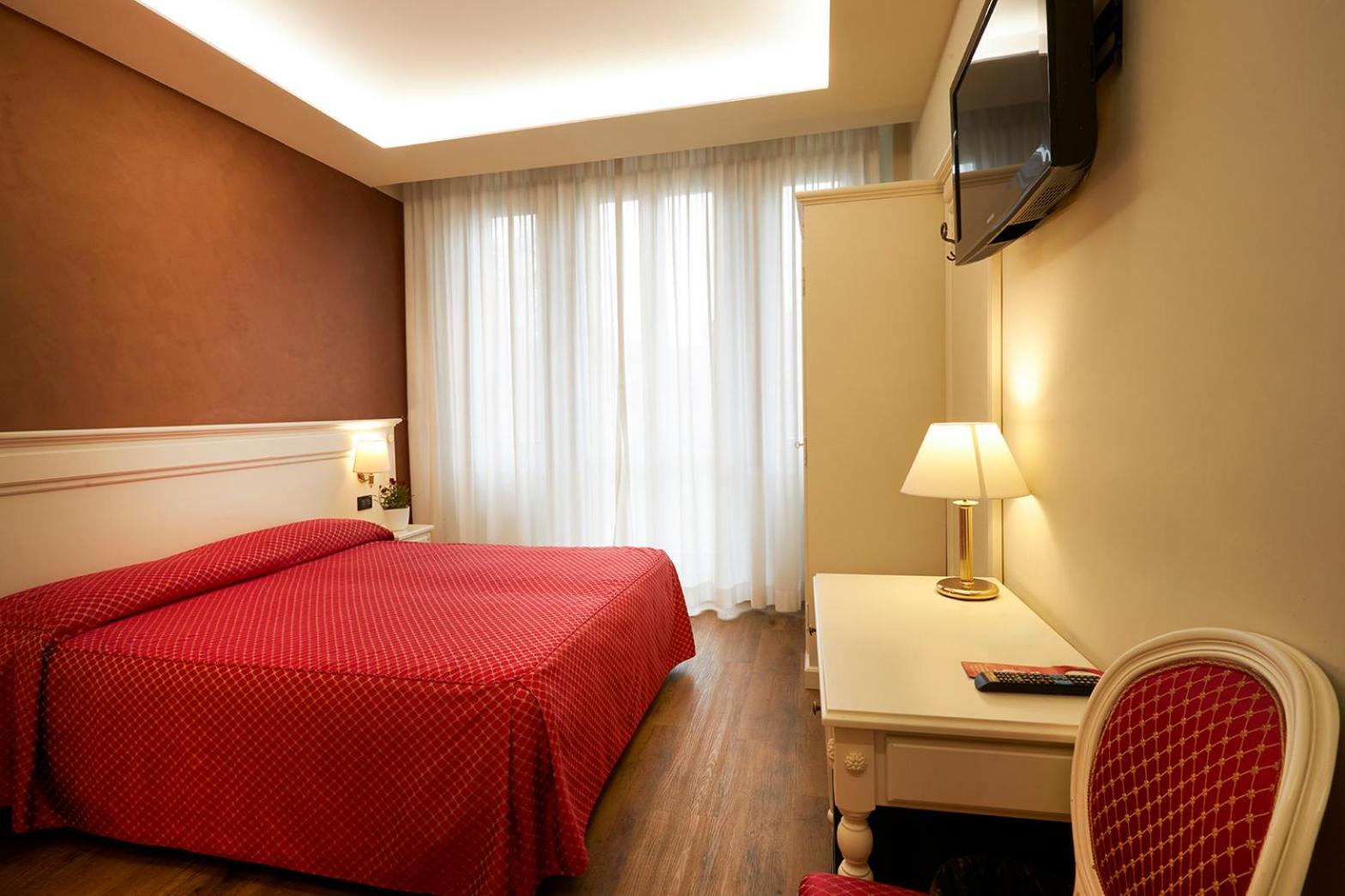 Double Room - Photo 9