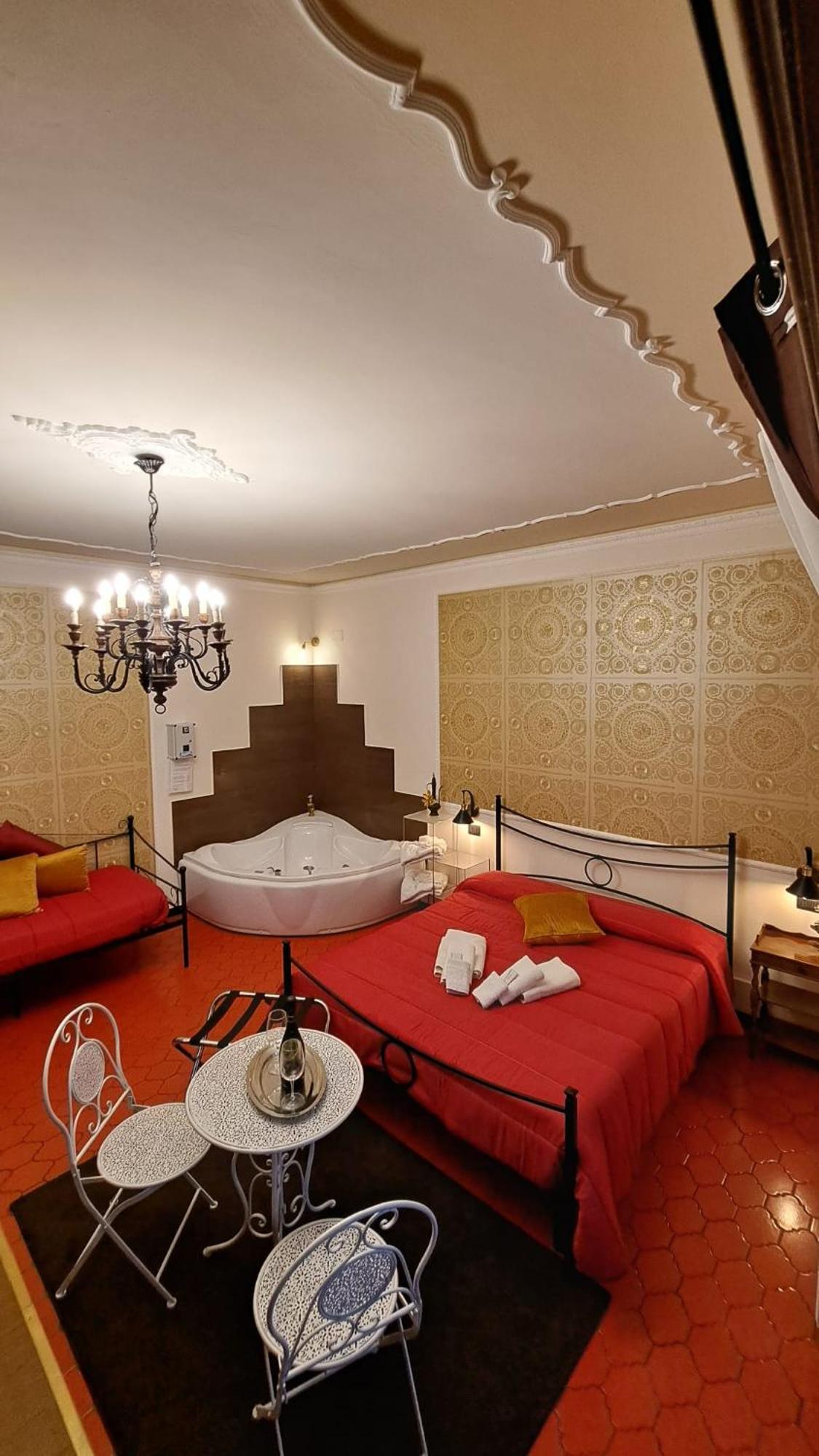 Deluxe Suite with Spa Bath photo 1