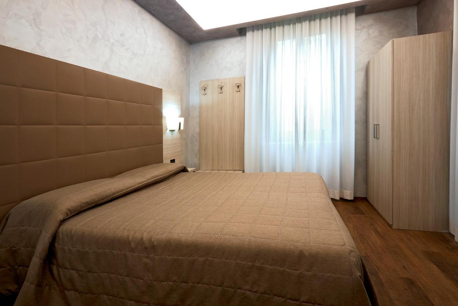 Double Room - Photo 25