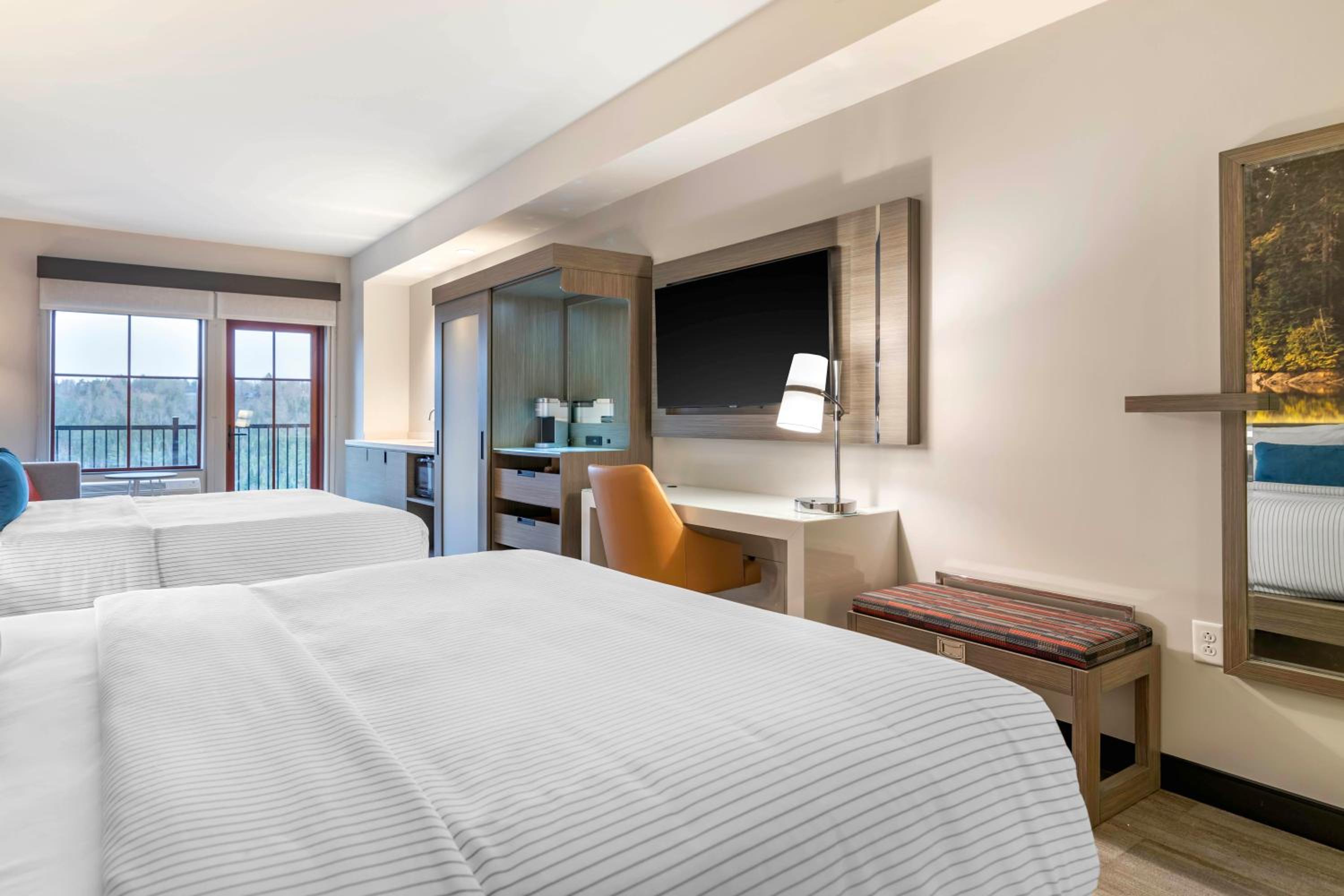 Queen Suite with Two Queen Beds and Balcony - Non Smoking - Photo 1