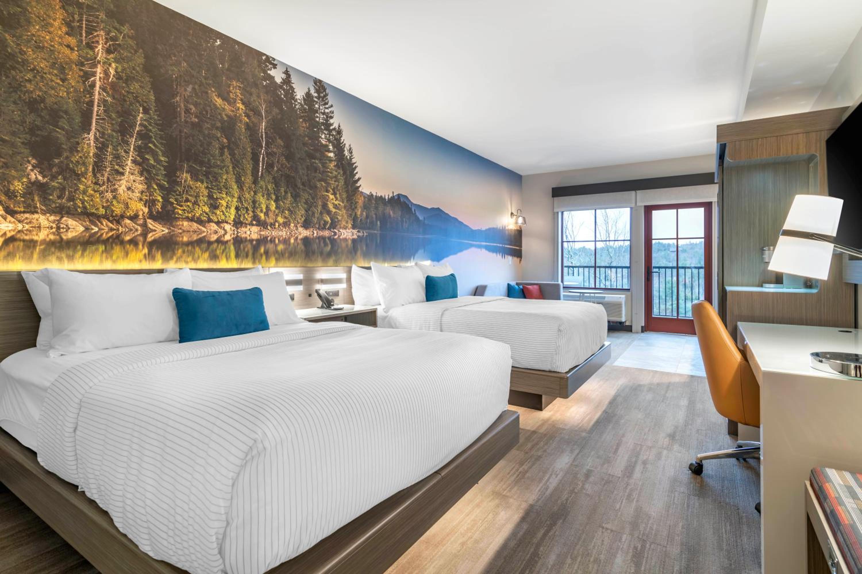 Queen Suite with Two Queen Beds and Balcony - Non Smoking - Photo 4