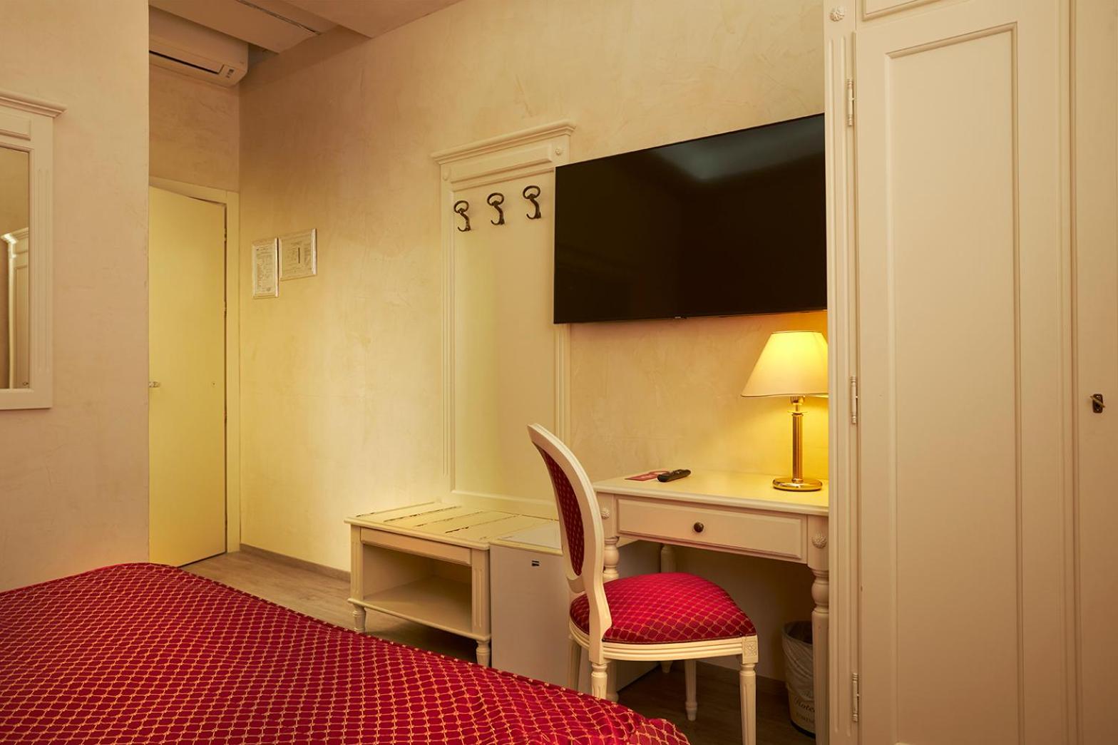Double Room - Photo 4