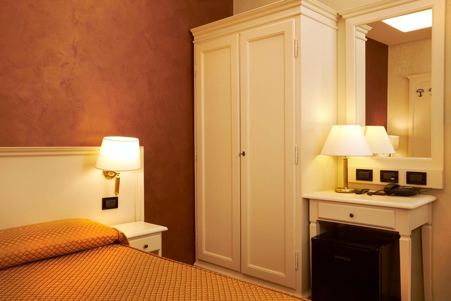 Double Room - Photo 3